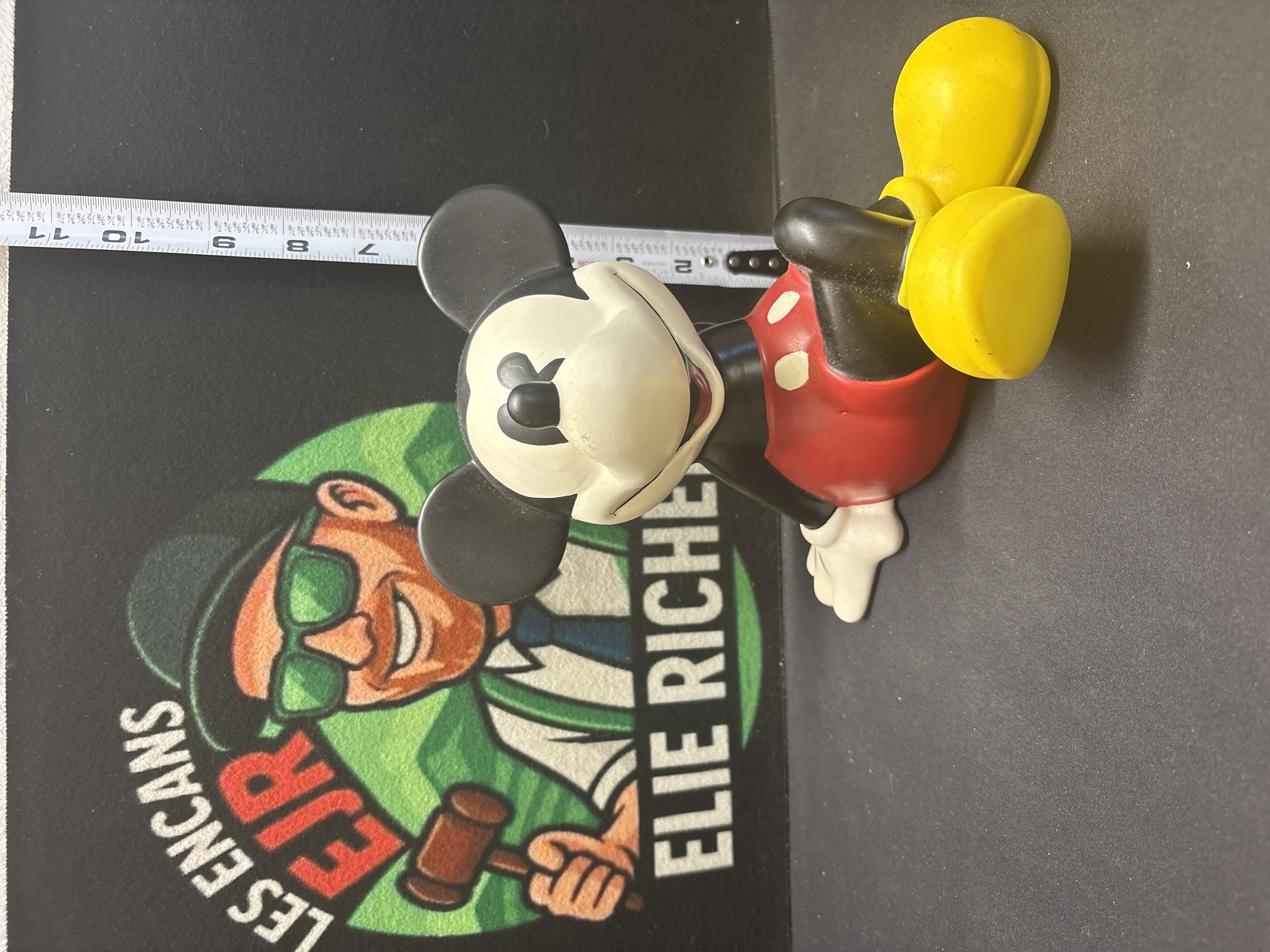 LOT 2026-547 — Jolie tirelire vintage à l’effigie de Mickey Mouse, en plastique moulé, avec… — photo 1