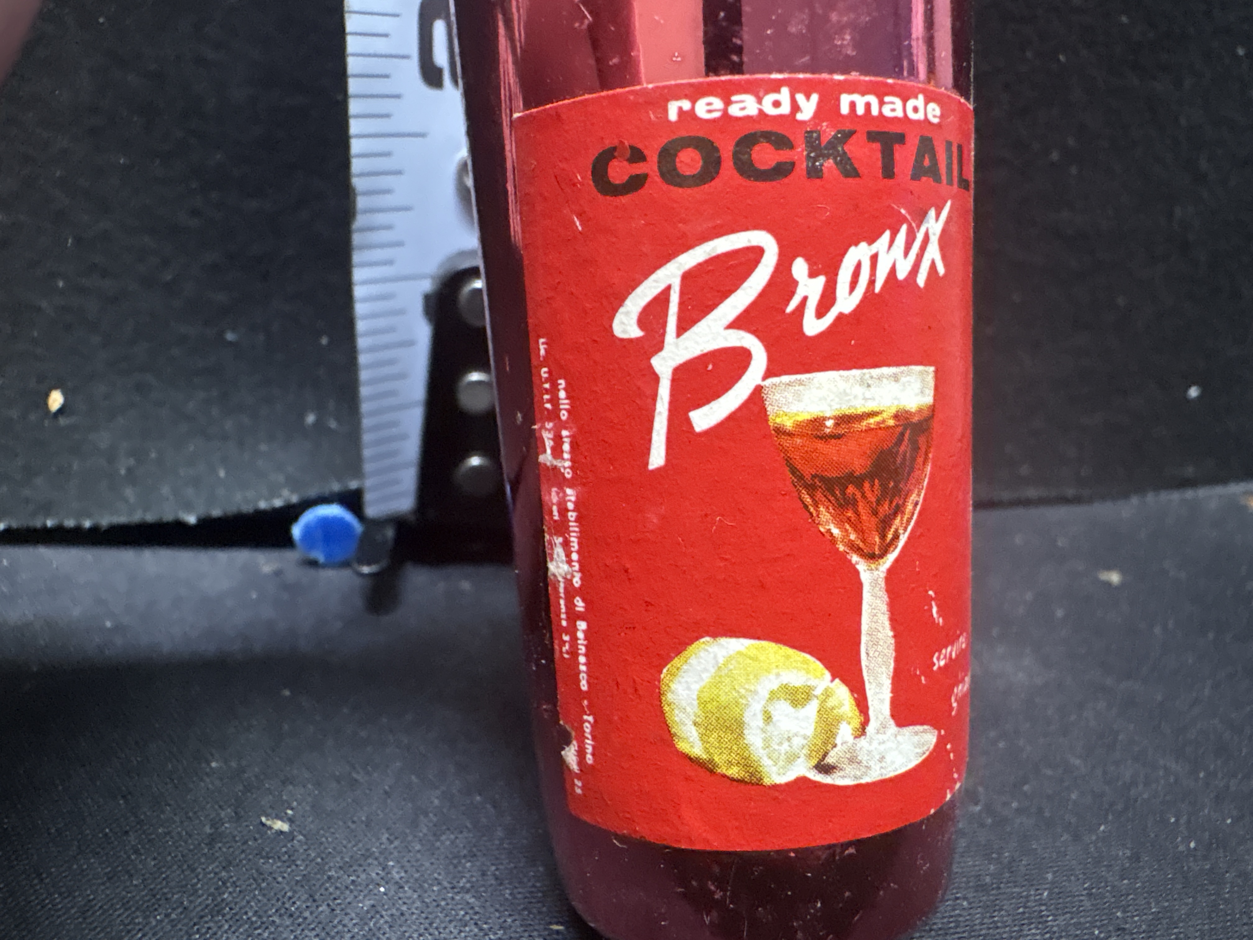 LOT 2026-557 — Petite bouteille en verre de couleur ambrée-rouge portant l’étiquette « ready… — photo 2
