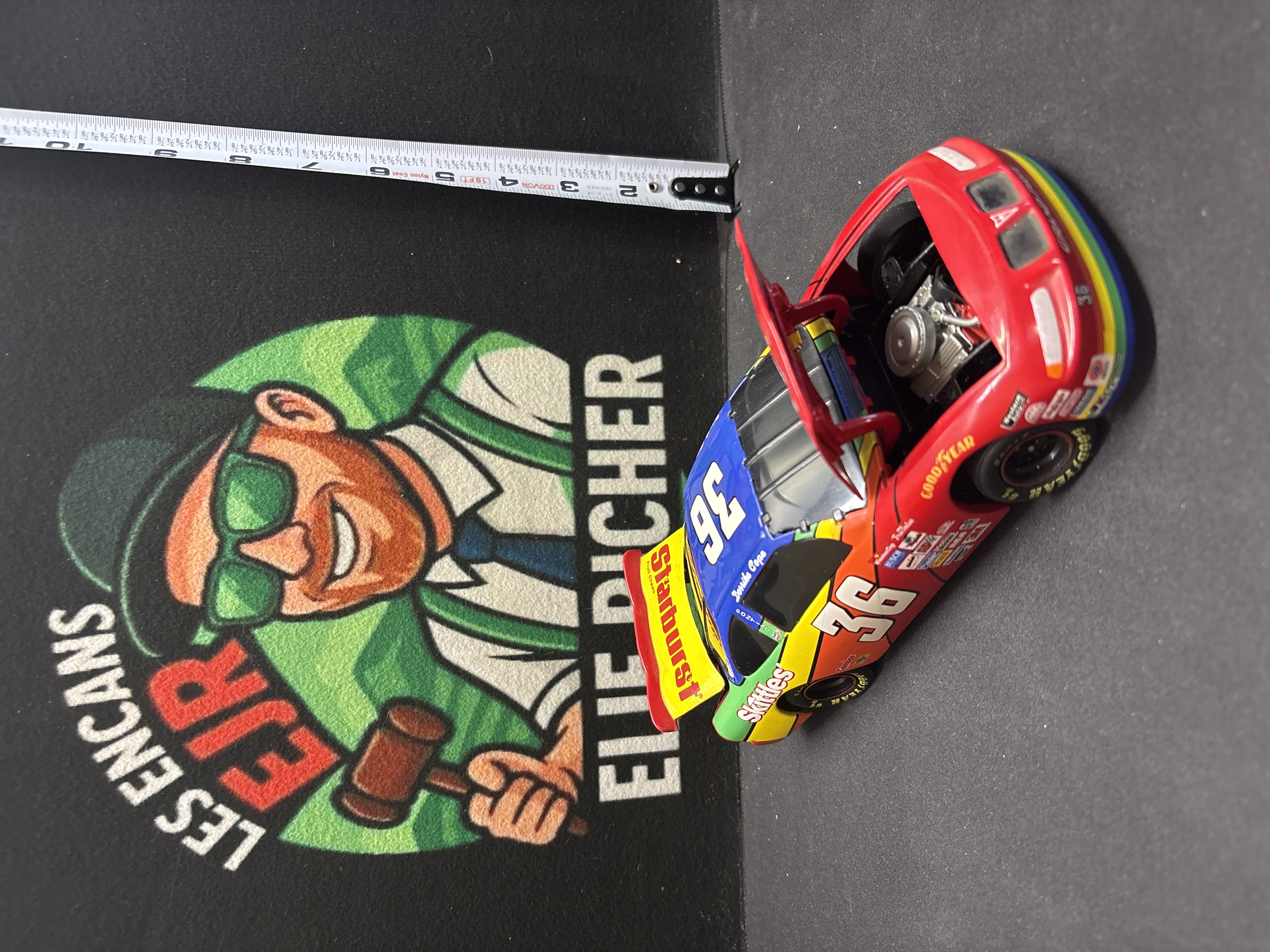 LOT 2026-564 — Modèle réduit de voiture de course **Action Racing Collectables – Platinum… — photo 1