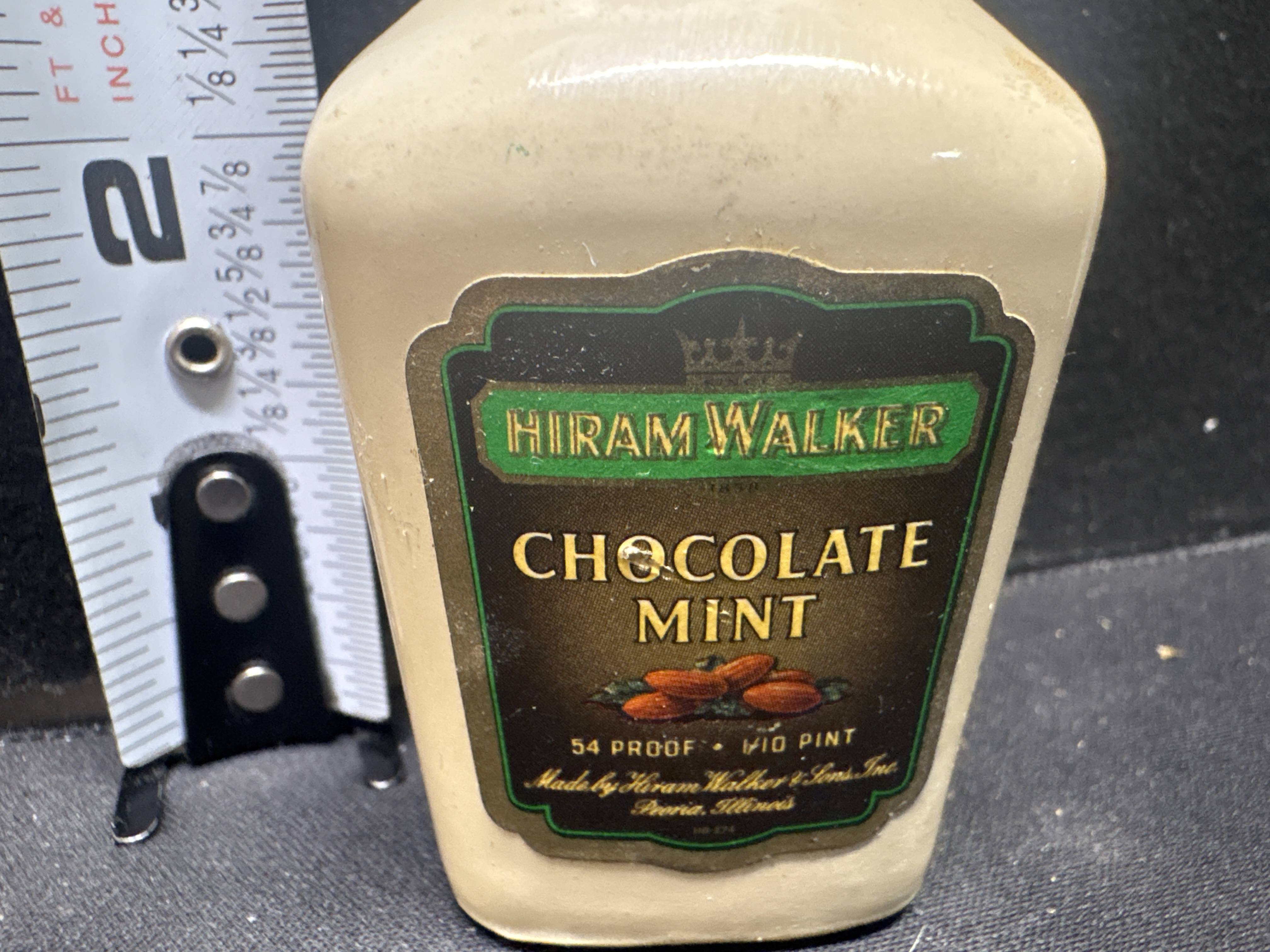 LOT 2026-565 — Bouteille miniature Hiram Walker « Chocolate Mint », d’une contenance indiquée… — photo 2