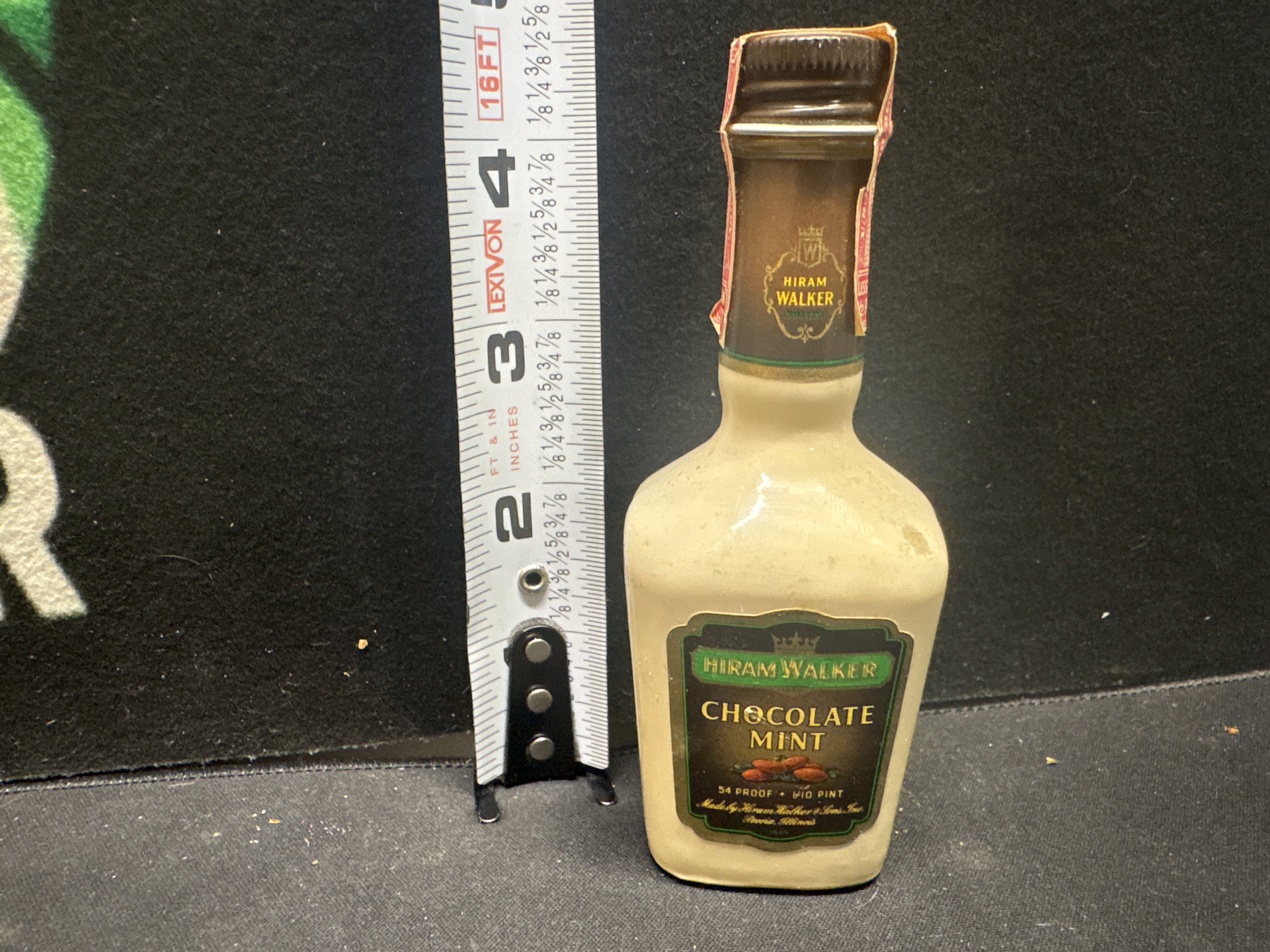 LOT 2026-565 — Bouteille miniature Hiram Walker « Chocolate Mint », d’une contenance indiquée… — photo 1