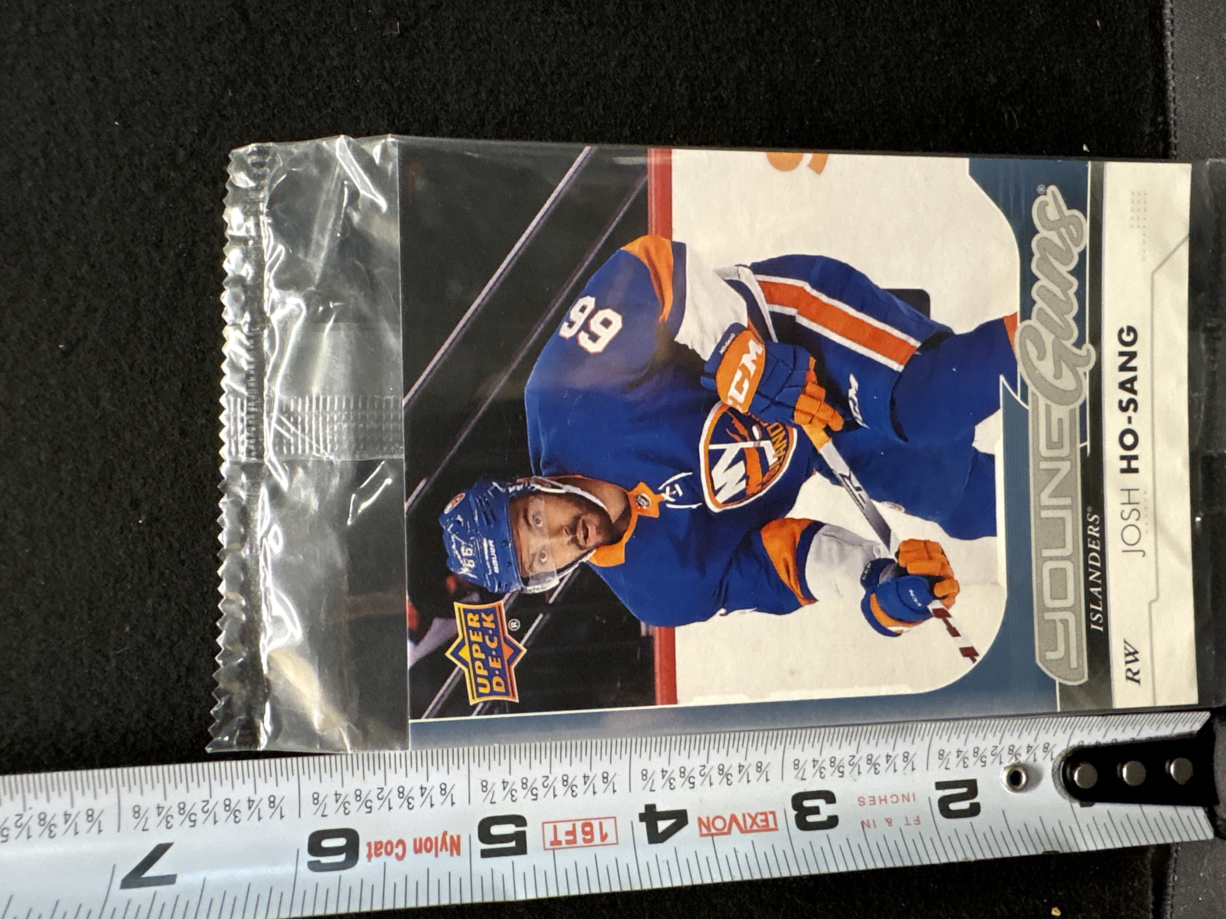 LOT 2026-577 — Carte de hockey de collection Upper Deck Young Guns, série 1 2017-2018, no… — photo 1