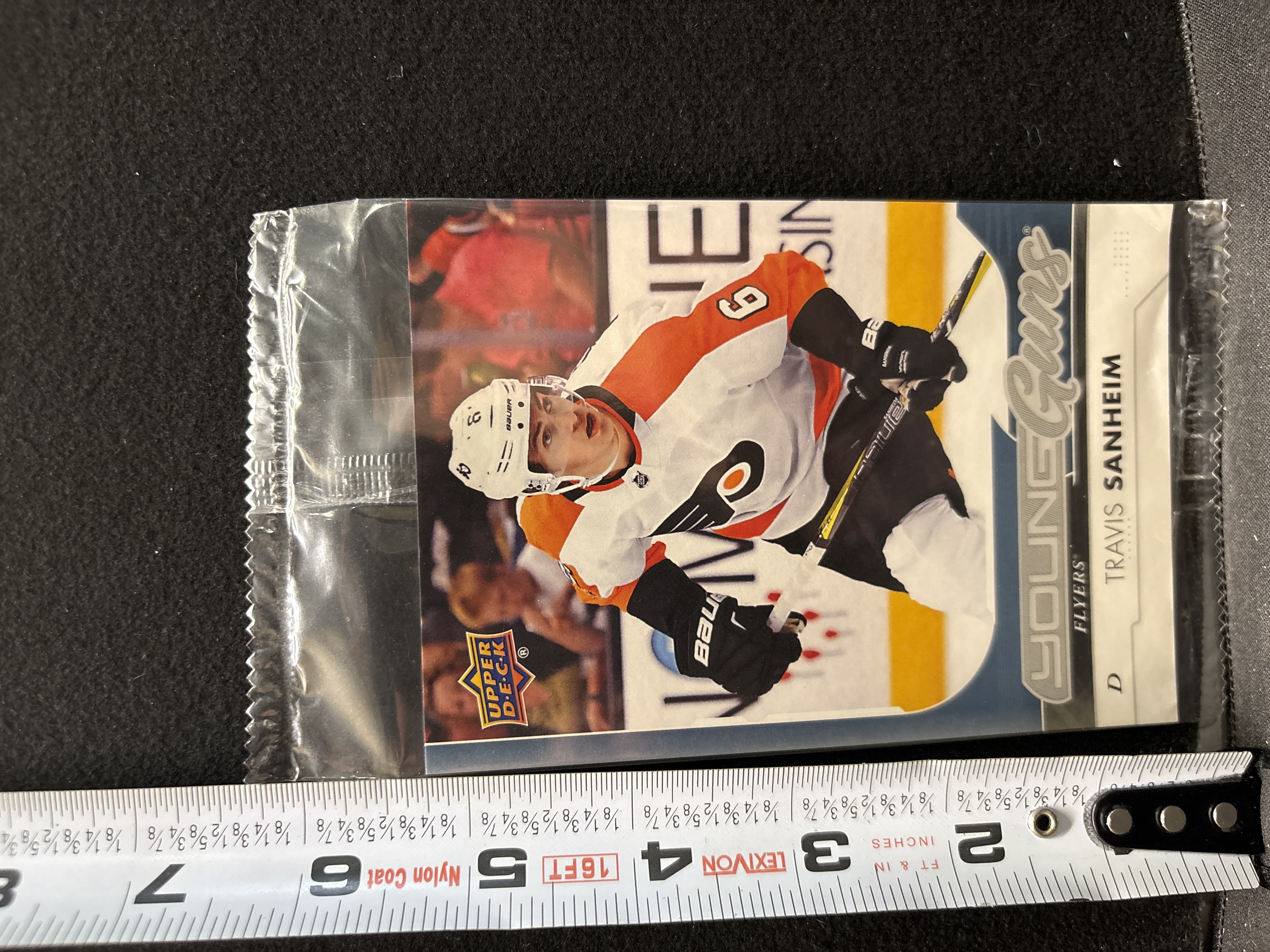 LOT 2026-578 — Carte de hockey Upper Deck Young Guns no 214 de Travis Sanheim, défenseur des… — photo 1