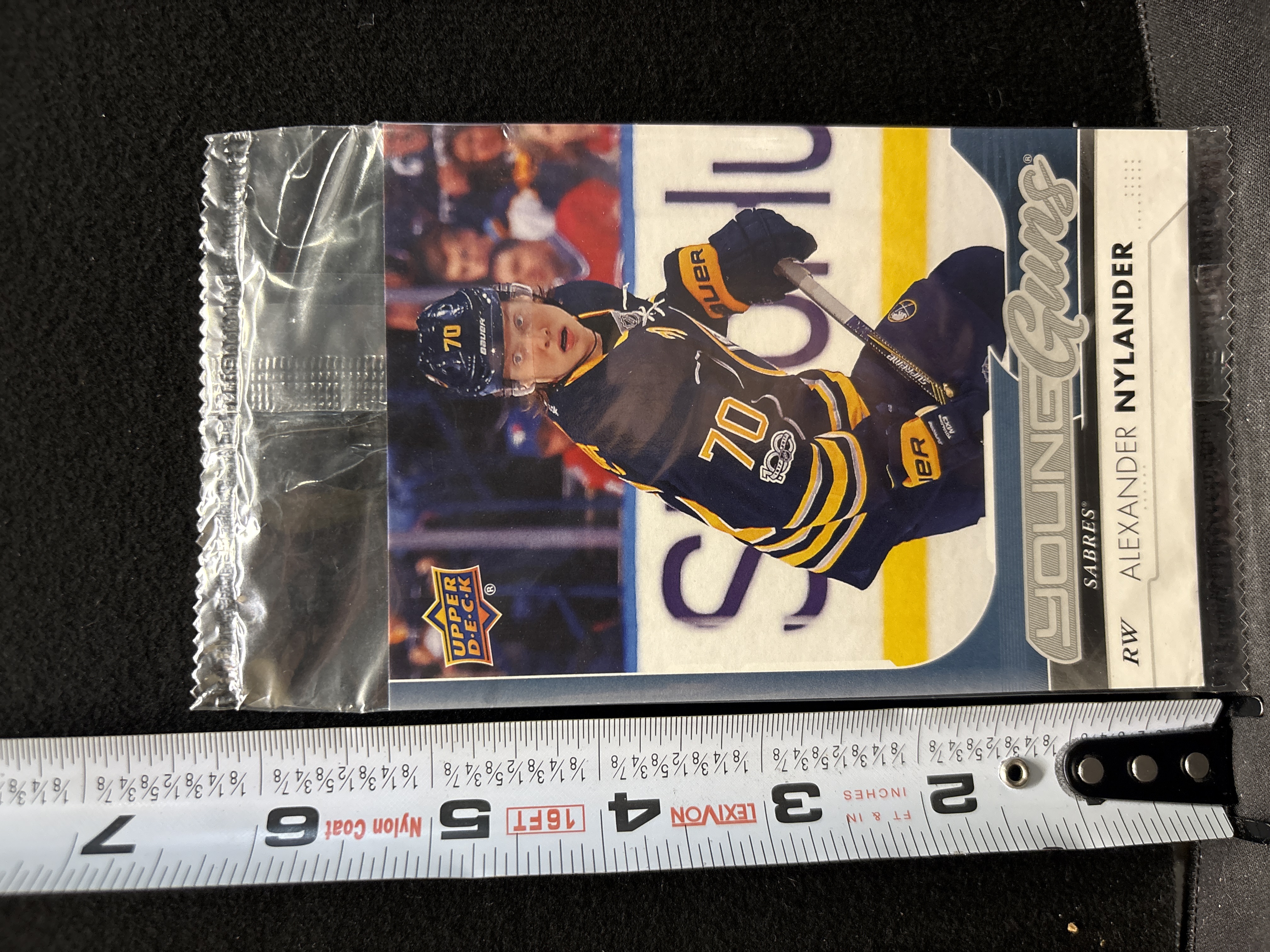 LOT 2026-580 — Paquet scellé de cartes de hockey **Upper Deck Young Guns**, série **2017-18… — photo 1