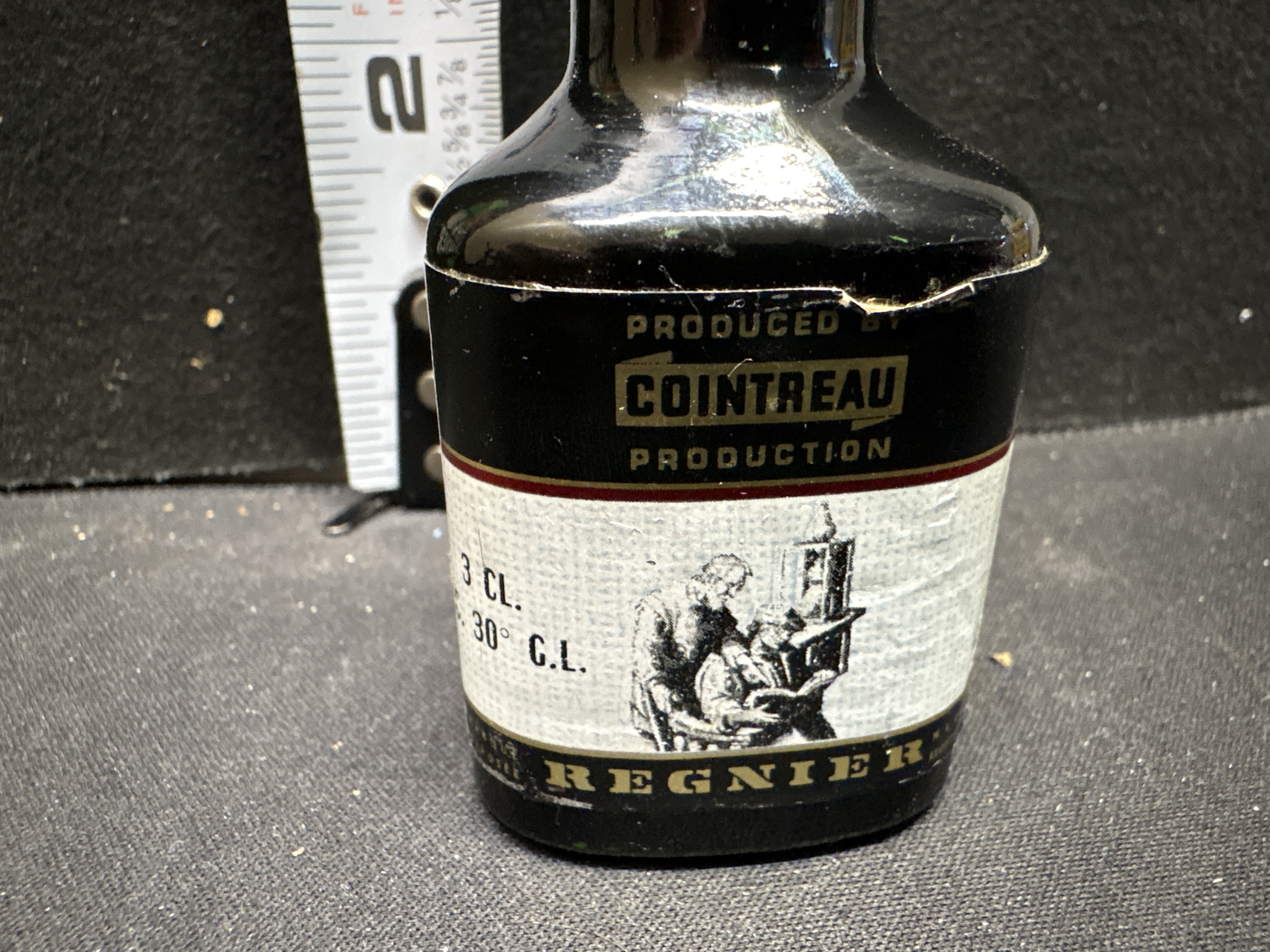 LOT 2026-583 — Petite bouteille miniature en verre de brandy à la framboise « Framboise… — photo 2