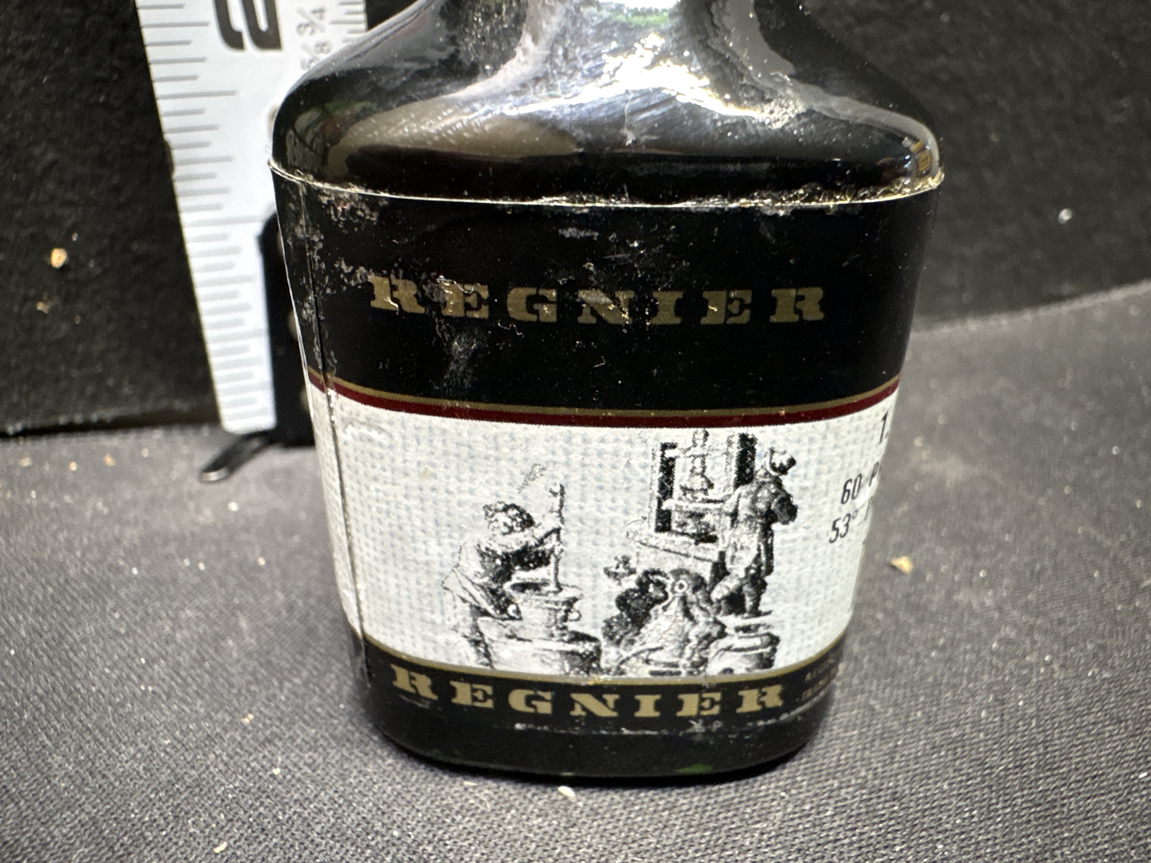 LOT 2026-583 — Petite bouteille miniature en verre de brandy à la framboise « Framboise… — photo 3