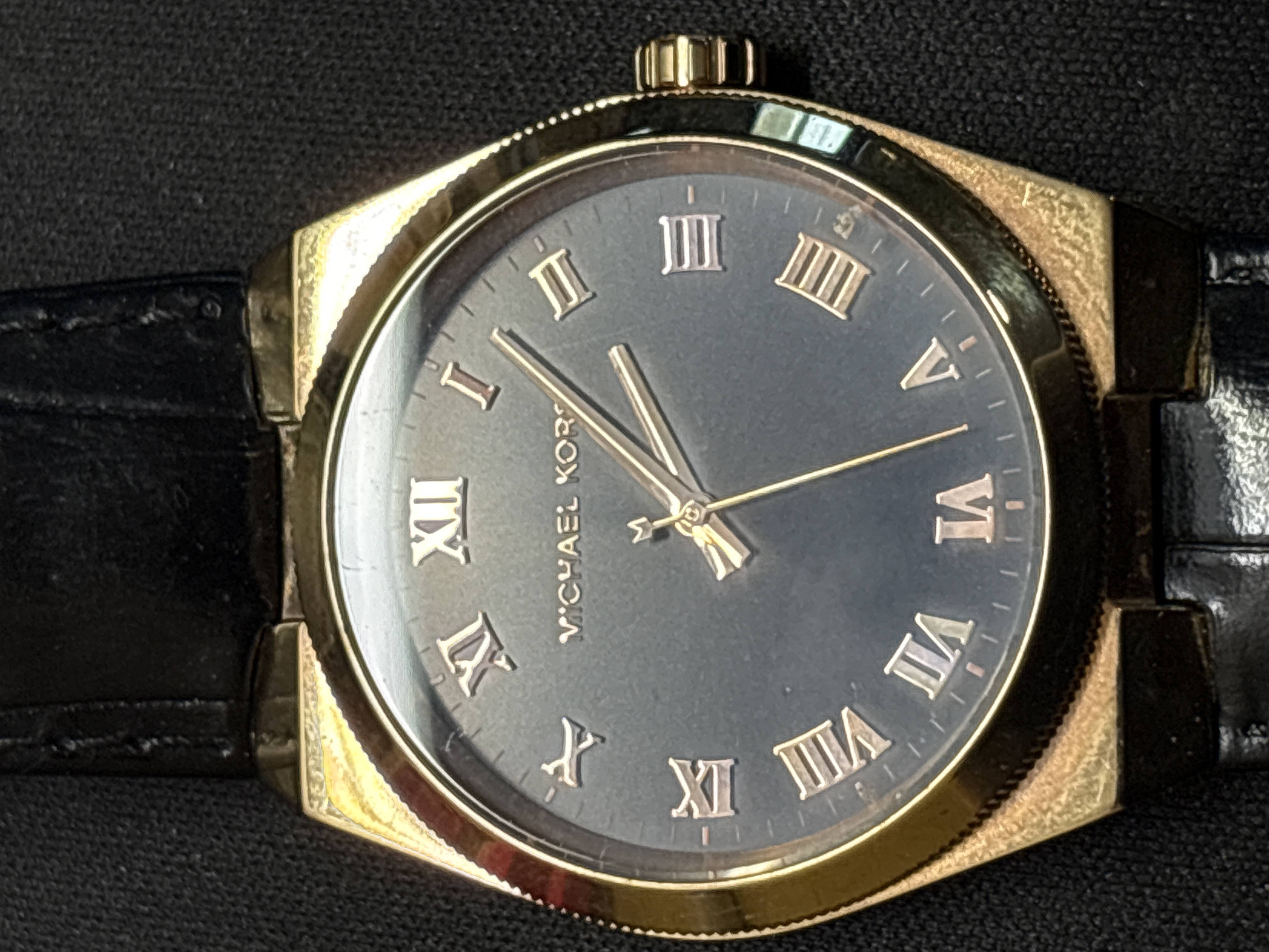LOT 2026-587 — Montre authentique Michael Kors, modèle MK-2358, avec boîtier doré en acier… — photo 9
