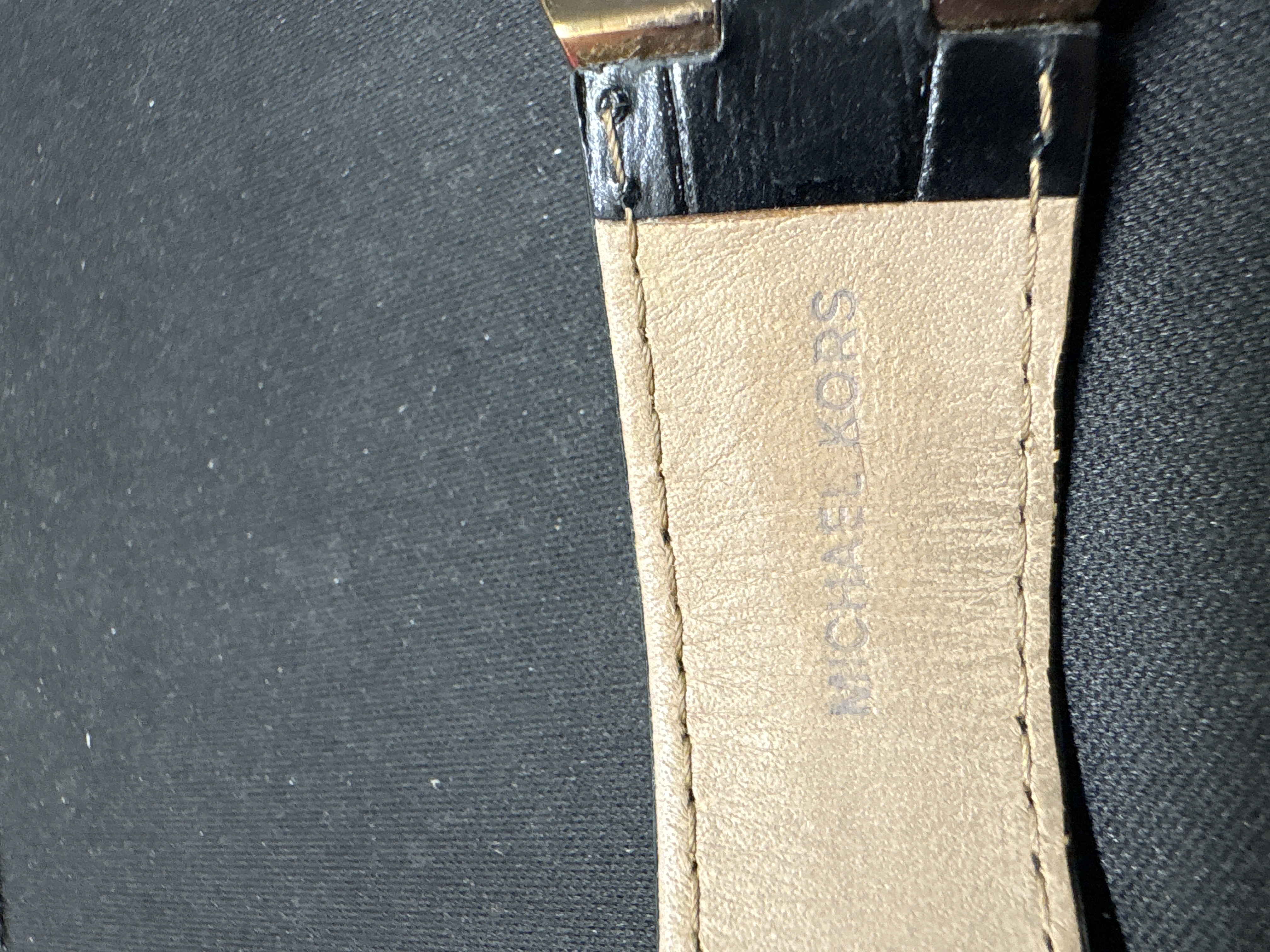 LOT 2026-587 — Montre authentique Michael Kors, modèle MK-2358, avec boîtier doré en acier… — photo 4