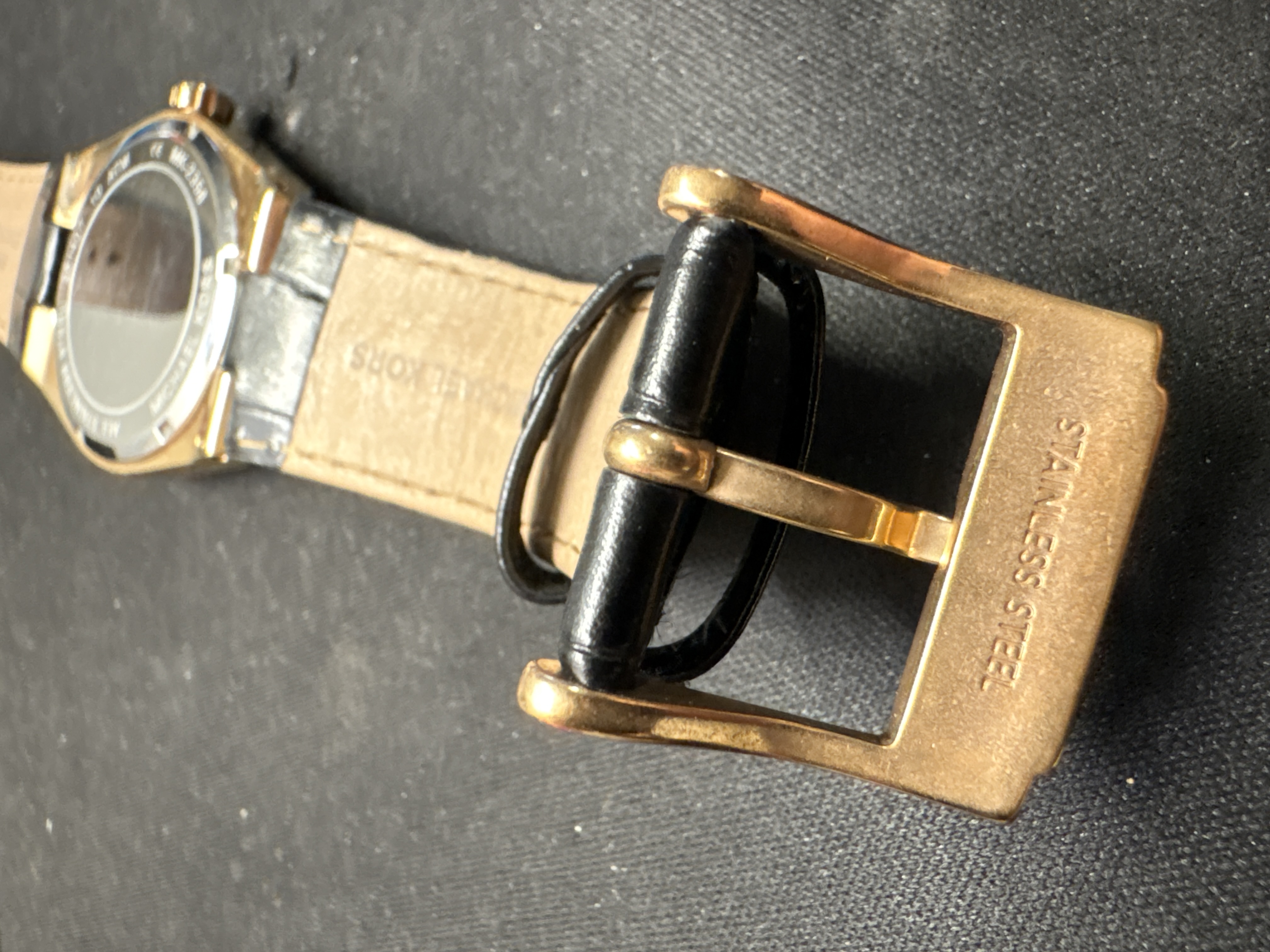 LOT 2026-587 — Montre authentique Michael Kors, modèle MK-2358, avec boîtier doré en acier… — photo 7