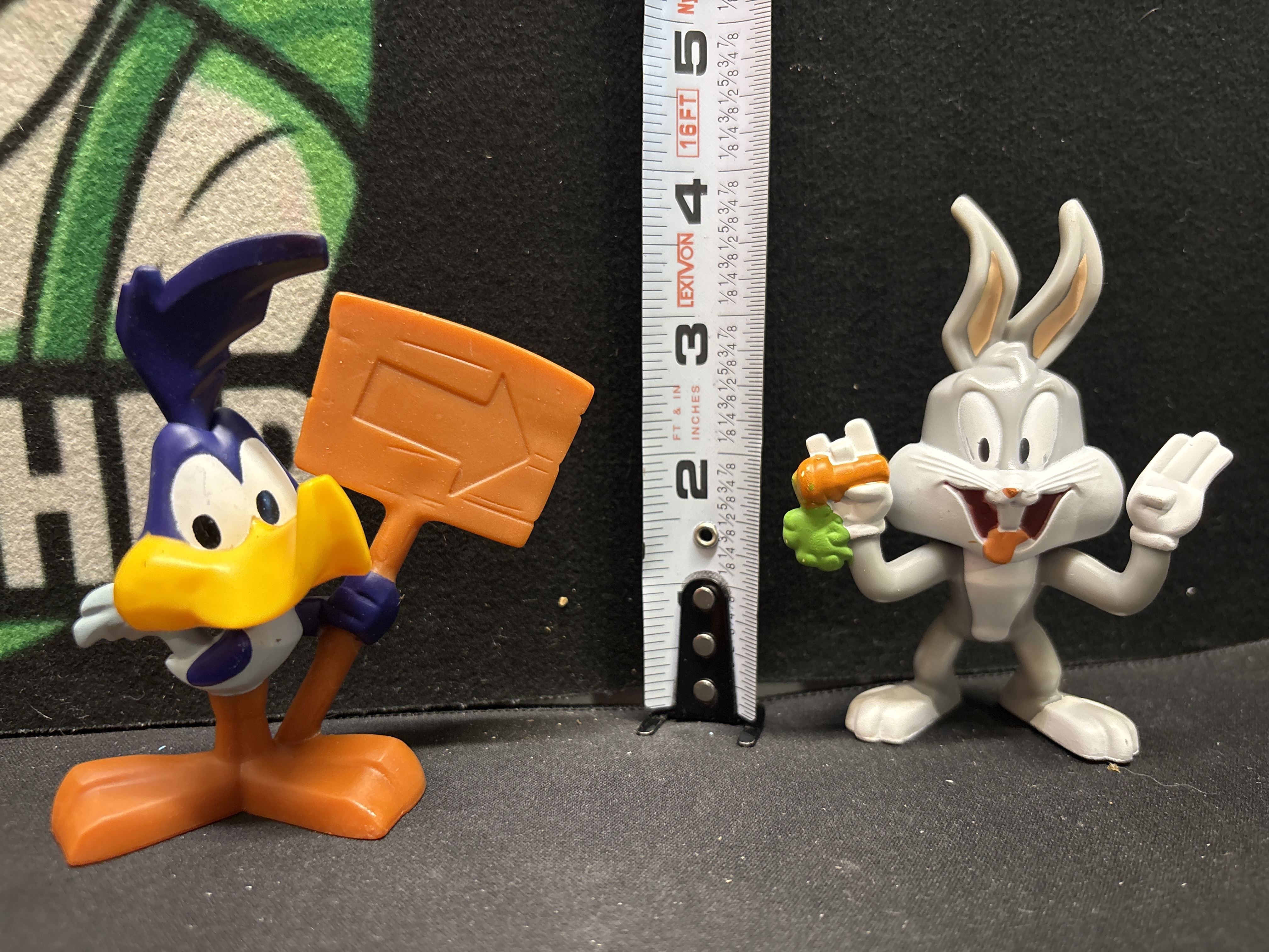 LOT 2026-588 — Lot de 2 figurines en plastique moulé représentant Woody Woodpecker et Bugs… — photo 1