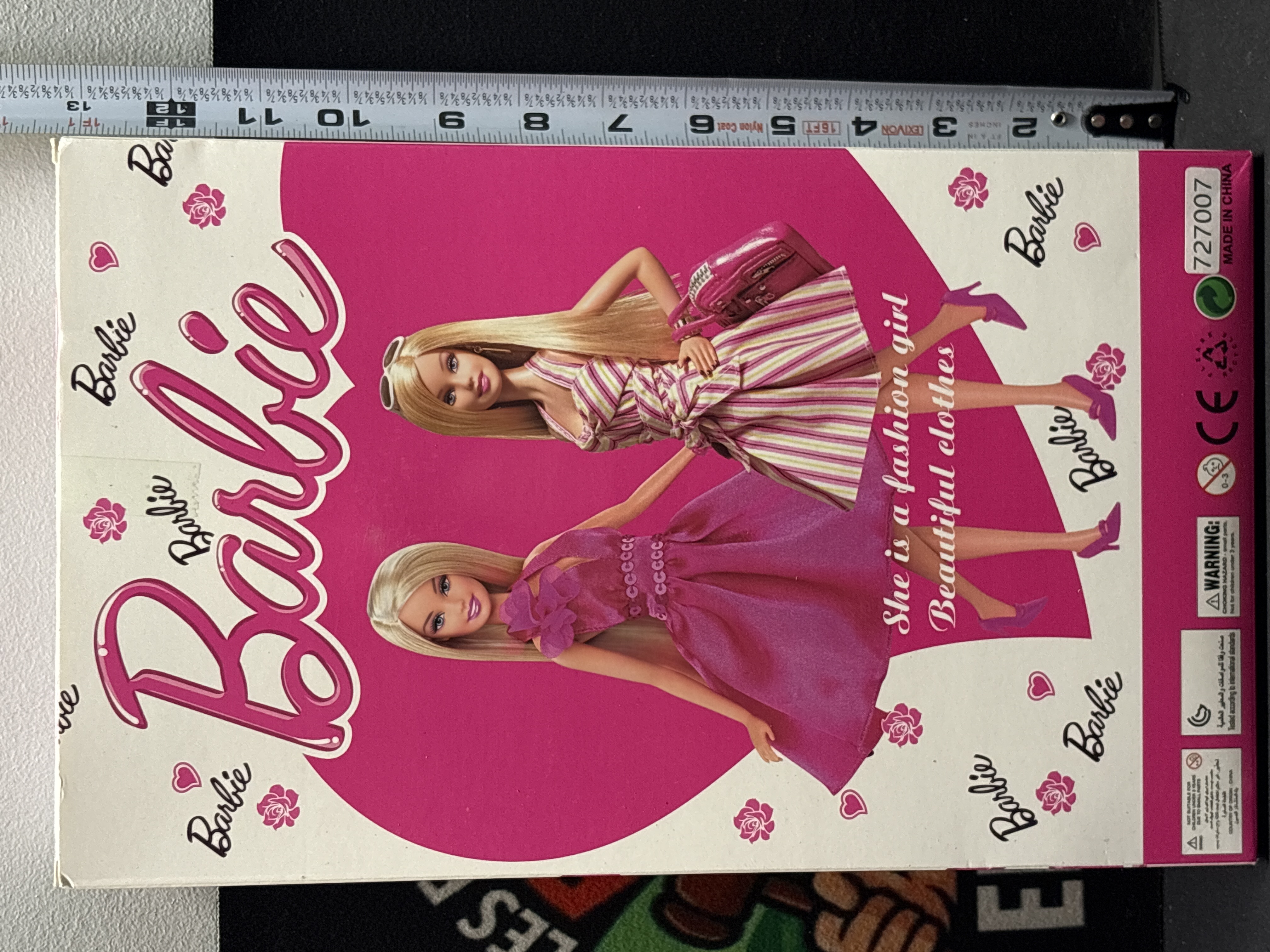 LOT 2026-590 — Barbie neuve dans sa boîte, avec une poupée blonde vêtue d’une jolie robe rose… — photo 2