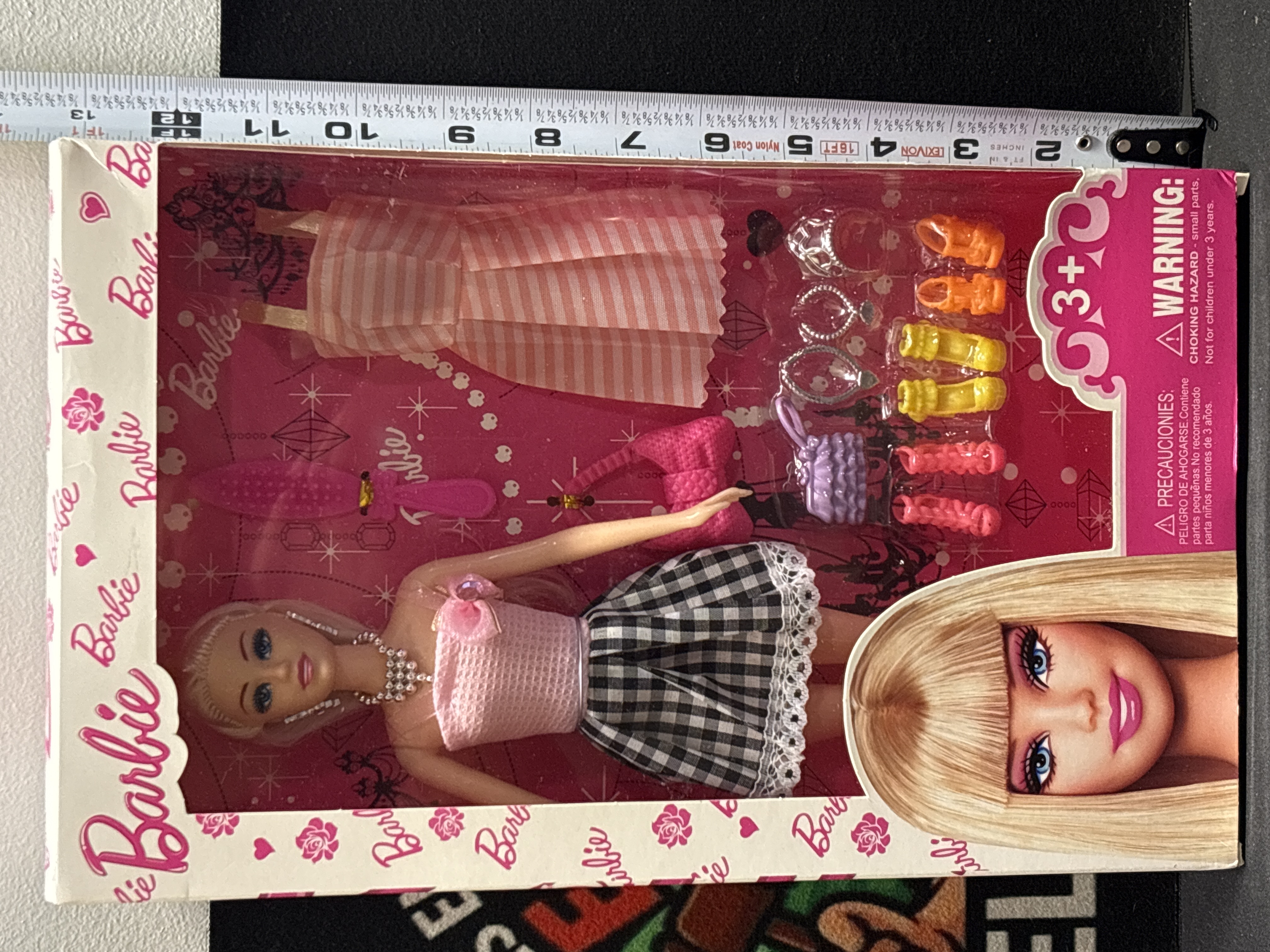 LOT 2026-591 — Poupée de mode de type Barbie présentée dans sa boîte d’origine, avec une… — photo 1