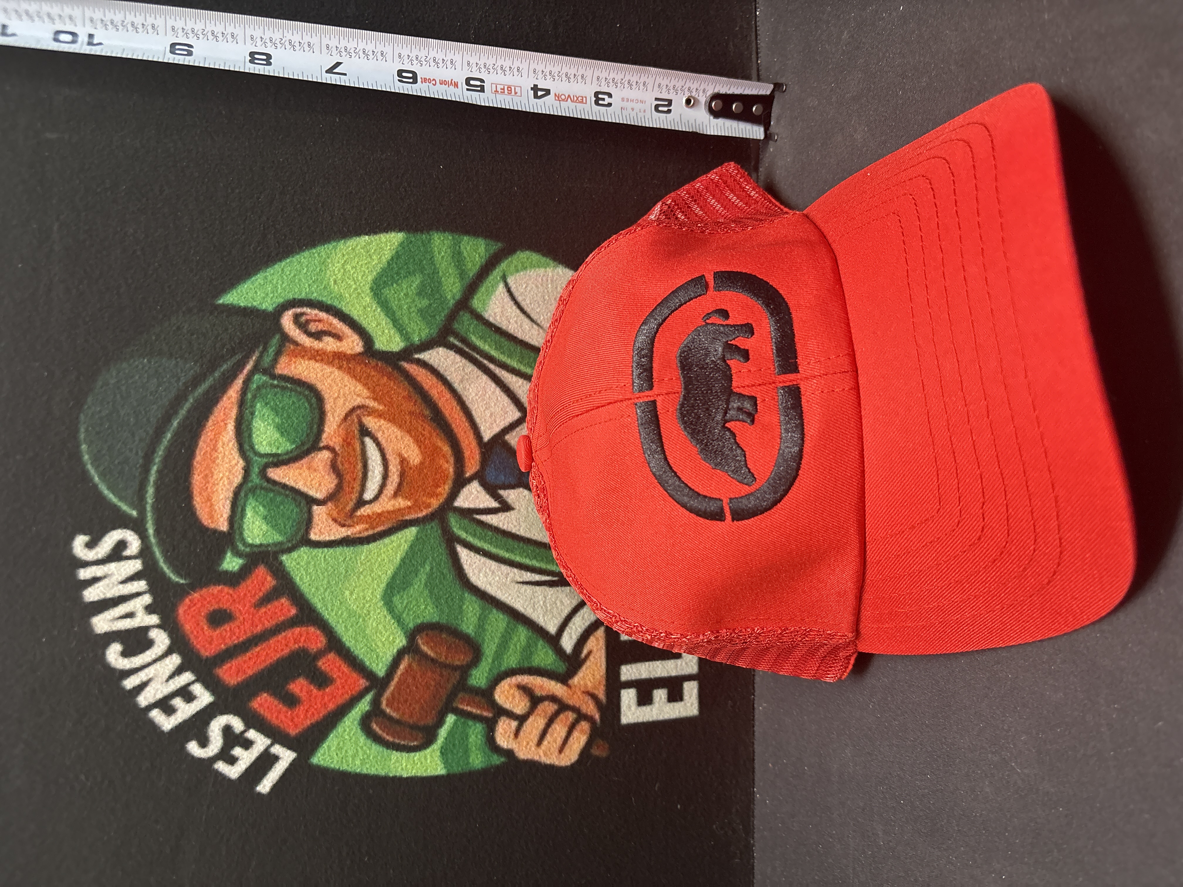LOT 2026-595 — Casquette neuve de style camionneur, de couleur rouge, avec panneau avant en… — photo 1