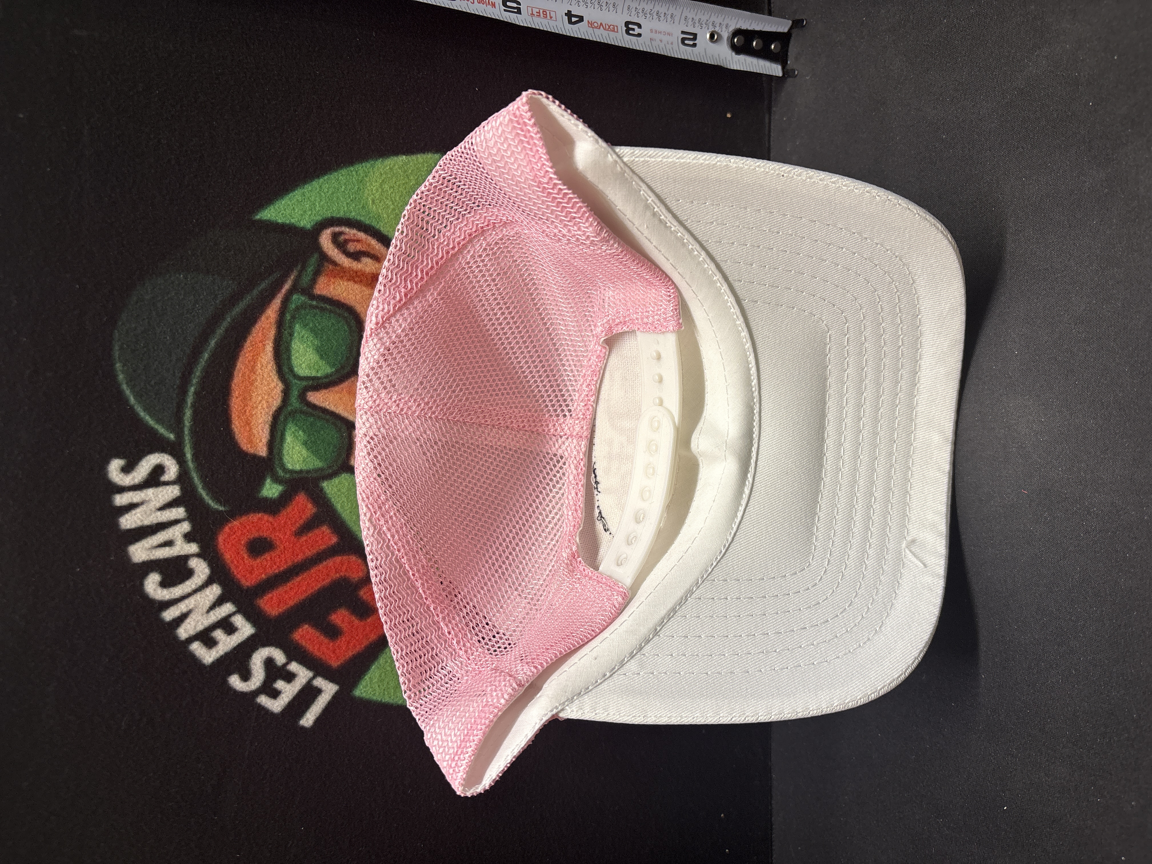 LOT 2026-597 — Casquette Van Dutch neuve, modèle de style camionneur, en blanc et rose — photo 2