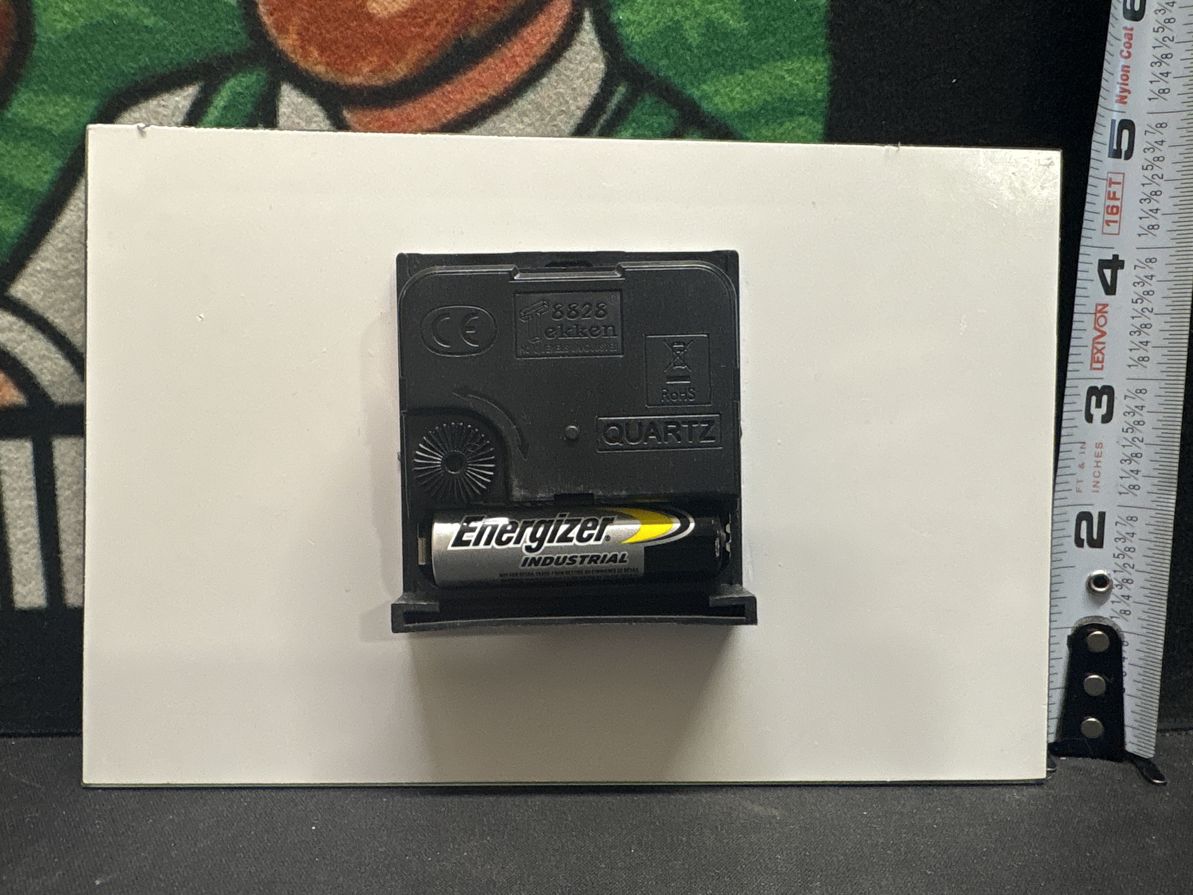 LOT 2026-599 — Horloge décorative murale au design de cassette audio, avec boîtier noir et… — photo 2