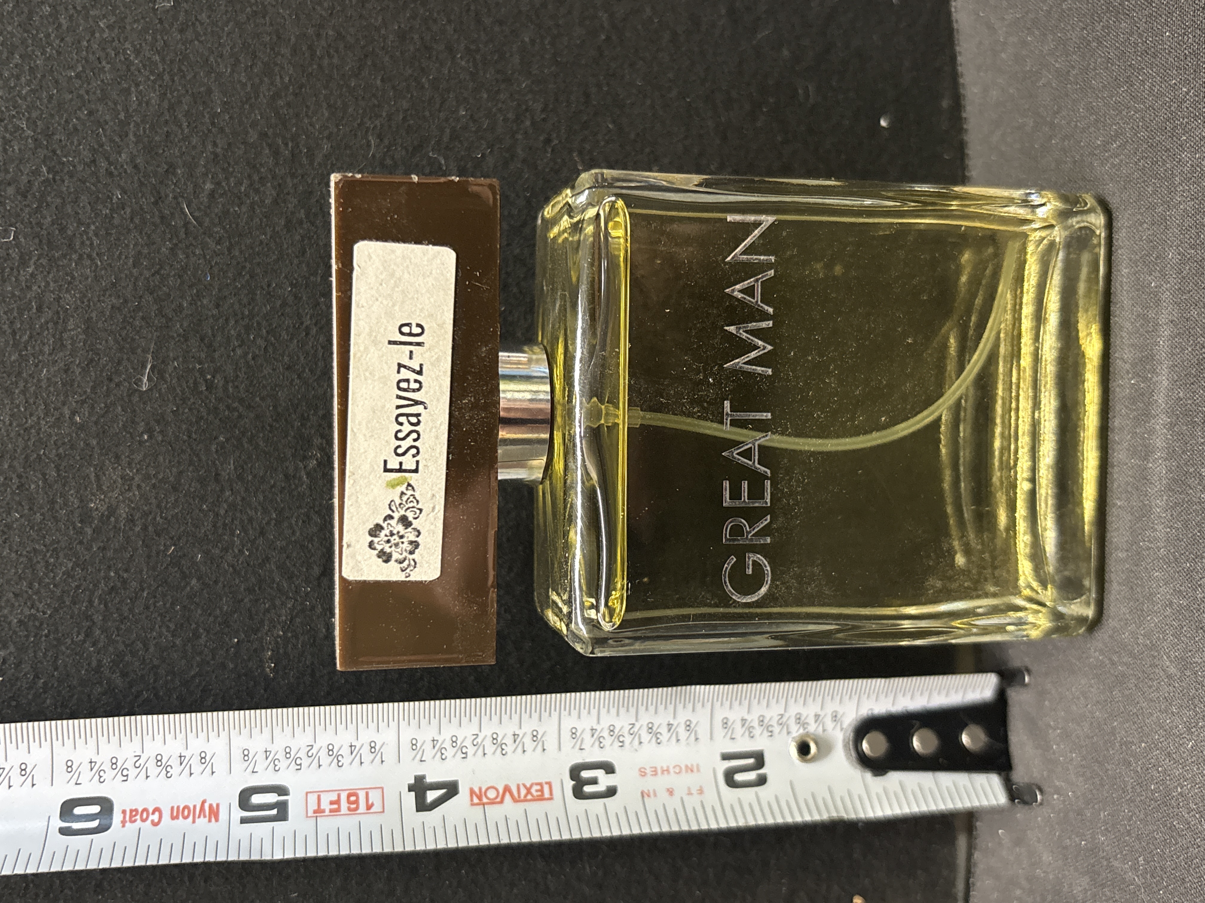 LOT 2026-610 — Ensemble de 7 pièces comprenant des flacons de parfum et une boîte : un flacon… — photo 7