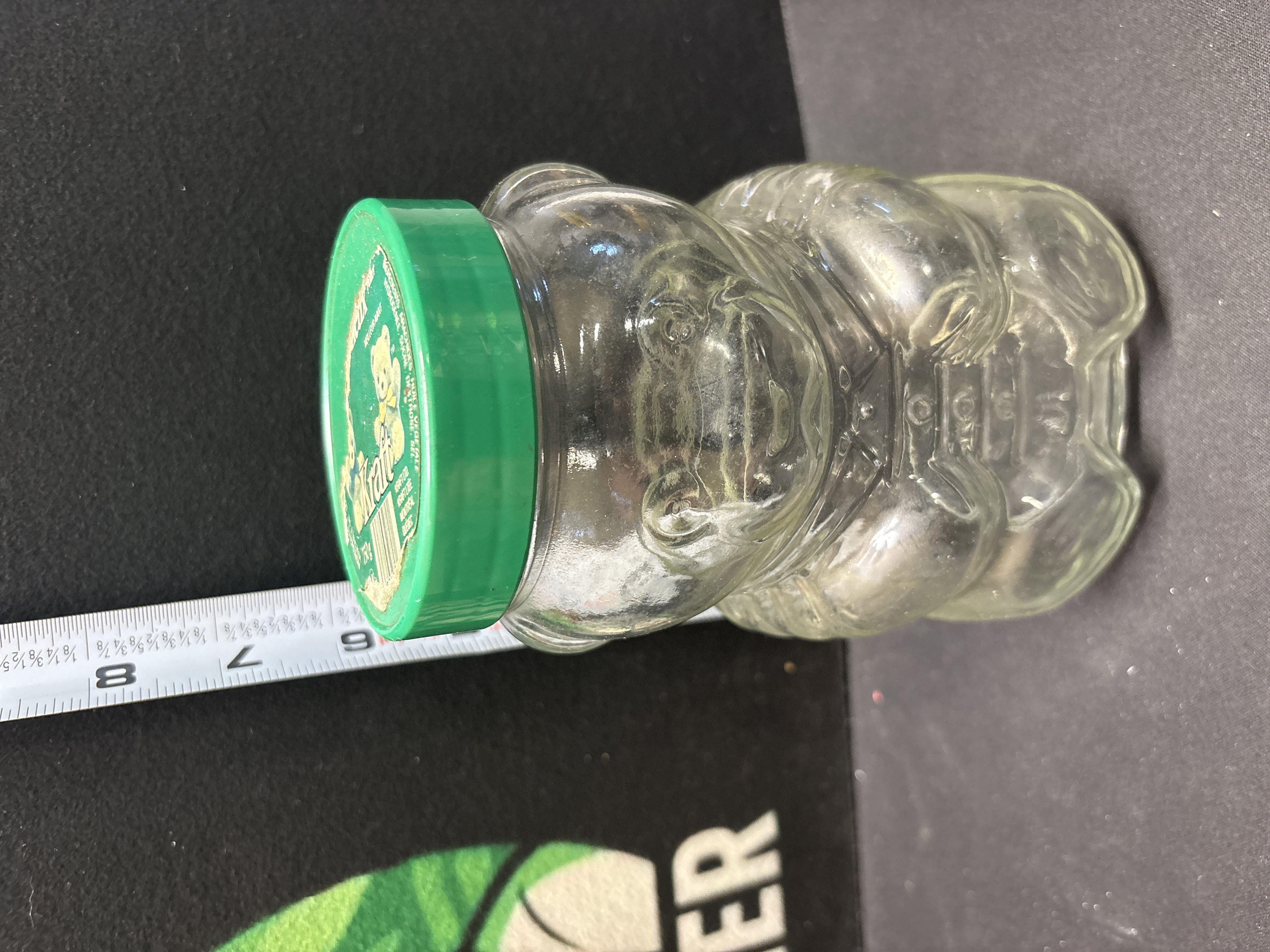 LOT 2026-612 — Lot d’un pot en verre transparent en forme d’ourson, avec couvercle vert… — photo 1