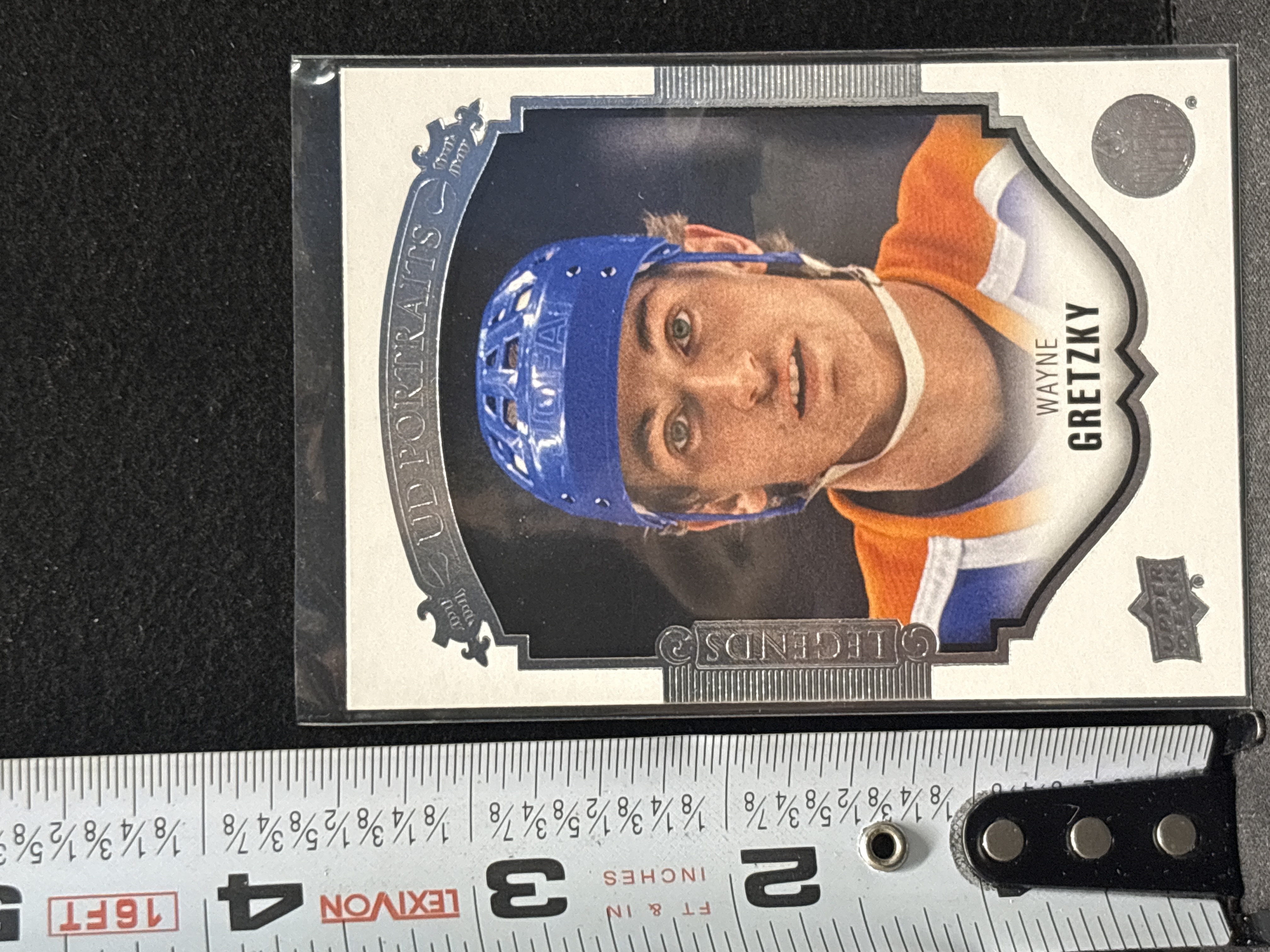 LOT 2026-620 — Carte de hockey de collection Wayne Gretzky, série **Upper Deck Portraits –… — photo 1