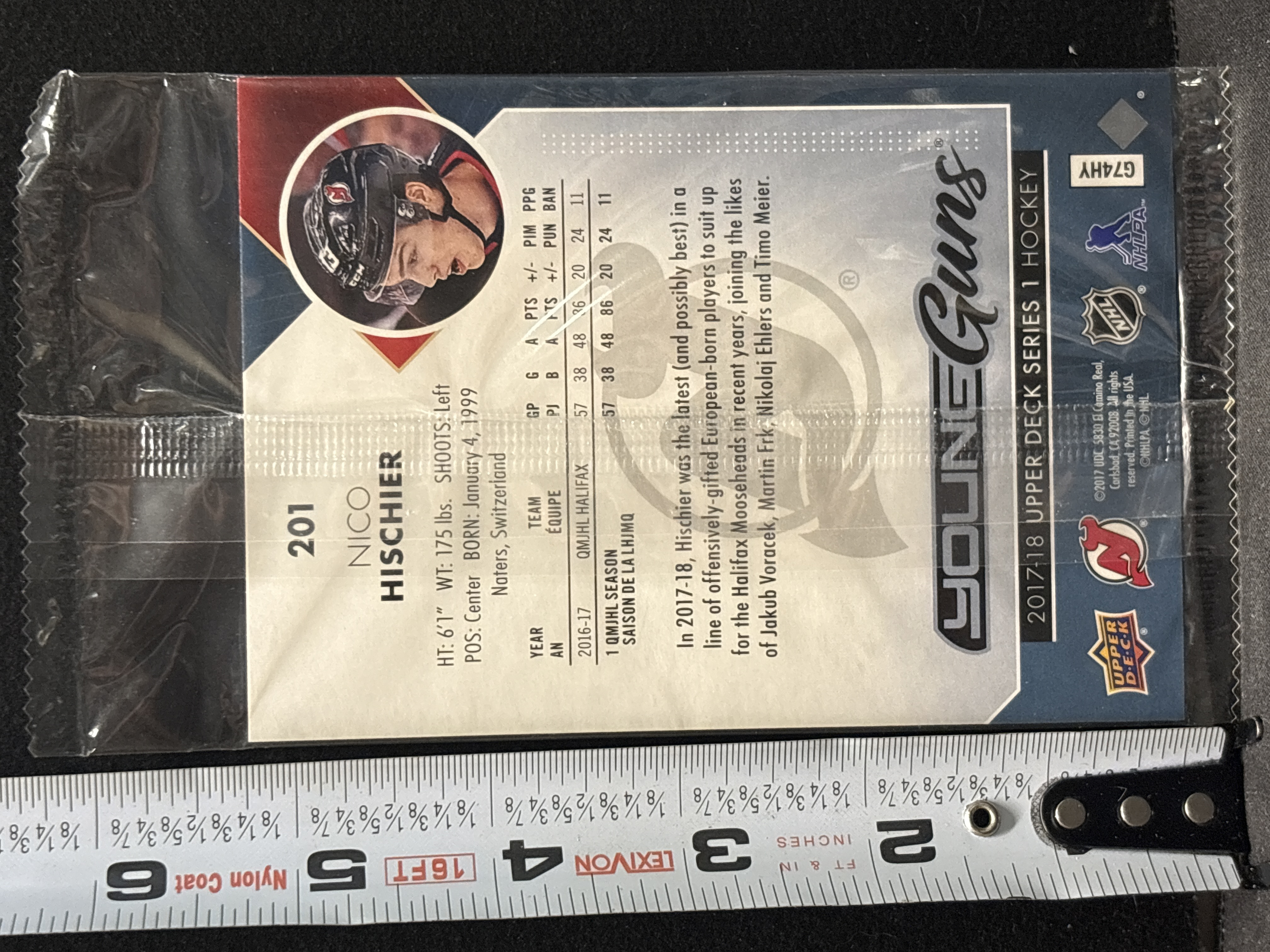 LOT 2026-621 — Paquet scellé de cartes de hockey Upper Deck Young Guns, série 1 2017-18… — photo 2