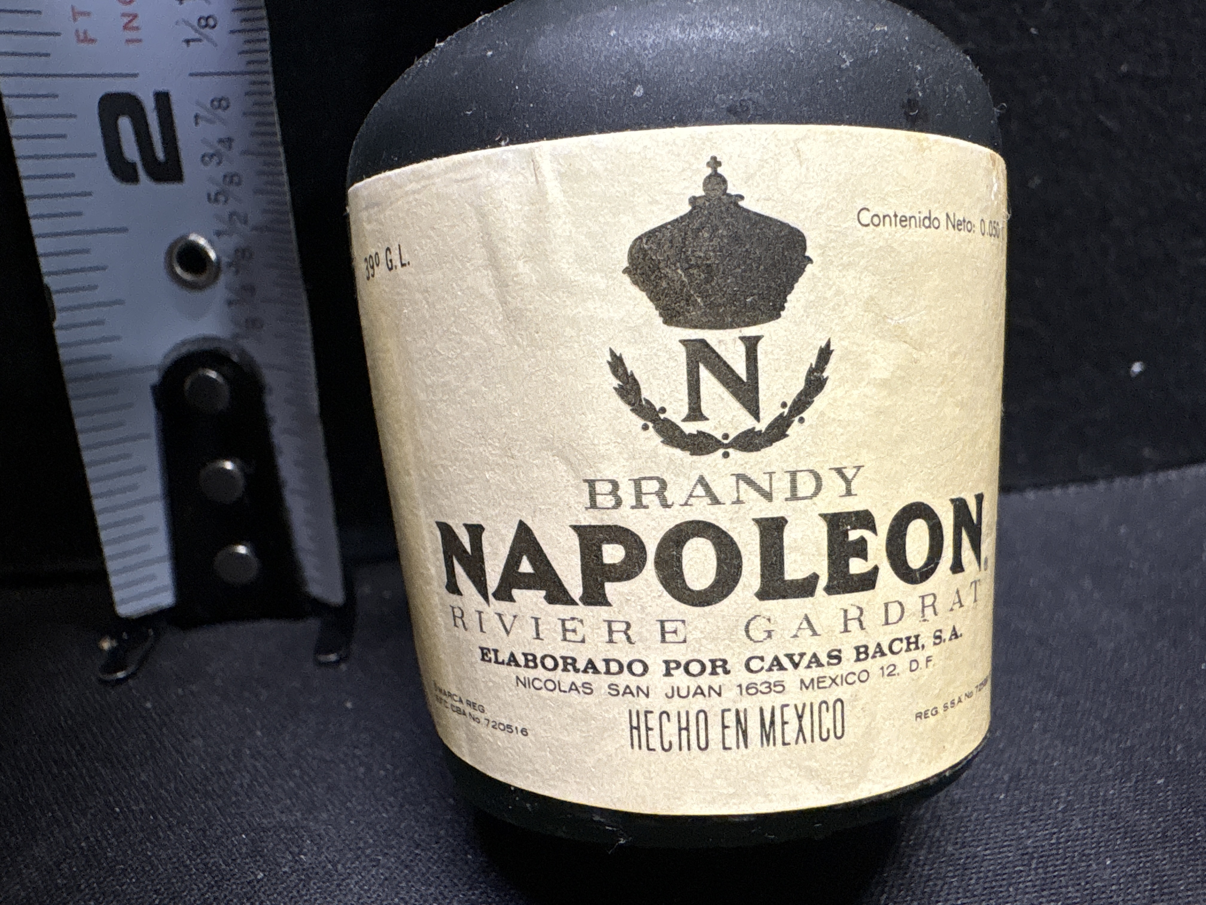 LOT 2026-626 — Petite bouteille miniature en verre de brandy **Napoleon**, marque **River E… — photo 2