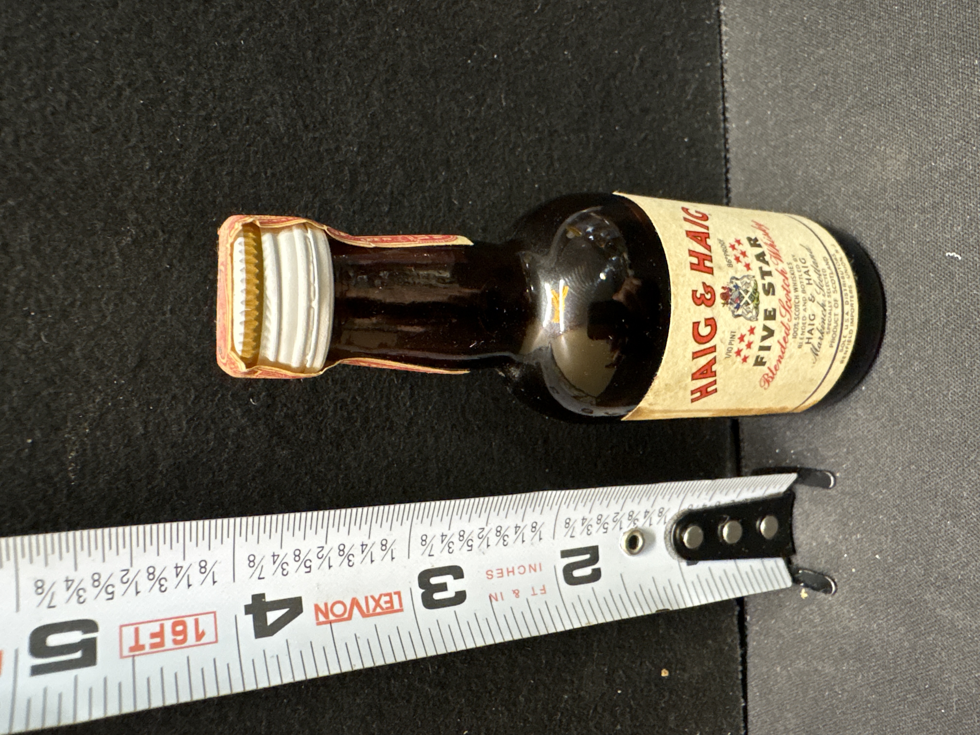 LOT 2026-628 — Petite bouteille de collection en verre ambré Haig & Haig « Five Star »… — photo 1