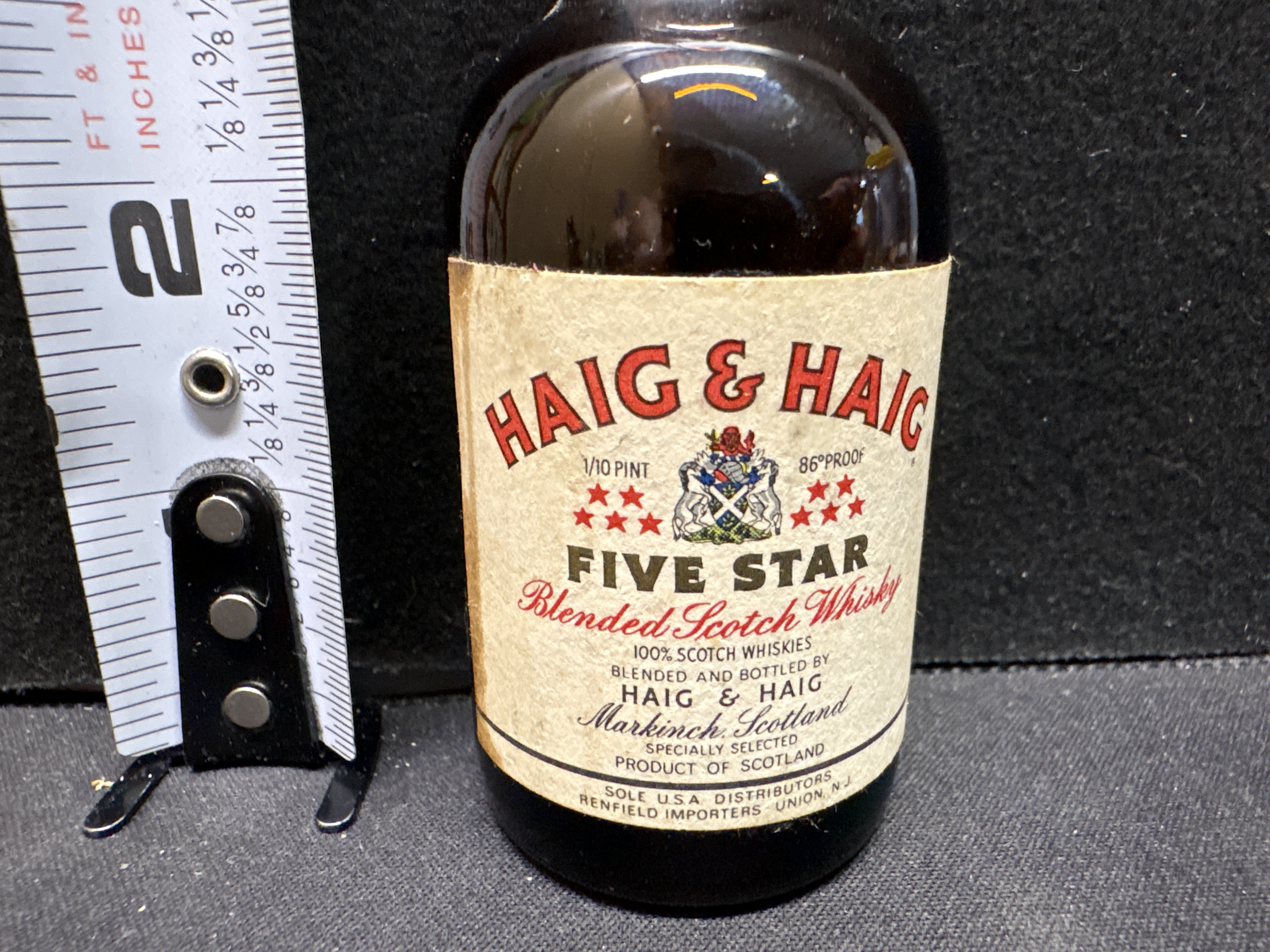 LOT 2026-628 — Petite bouteille de collection en verre ambré Haig & Haig « Five Star »… — photo 2