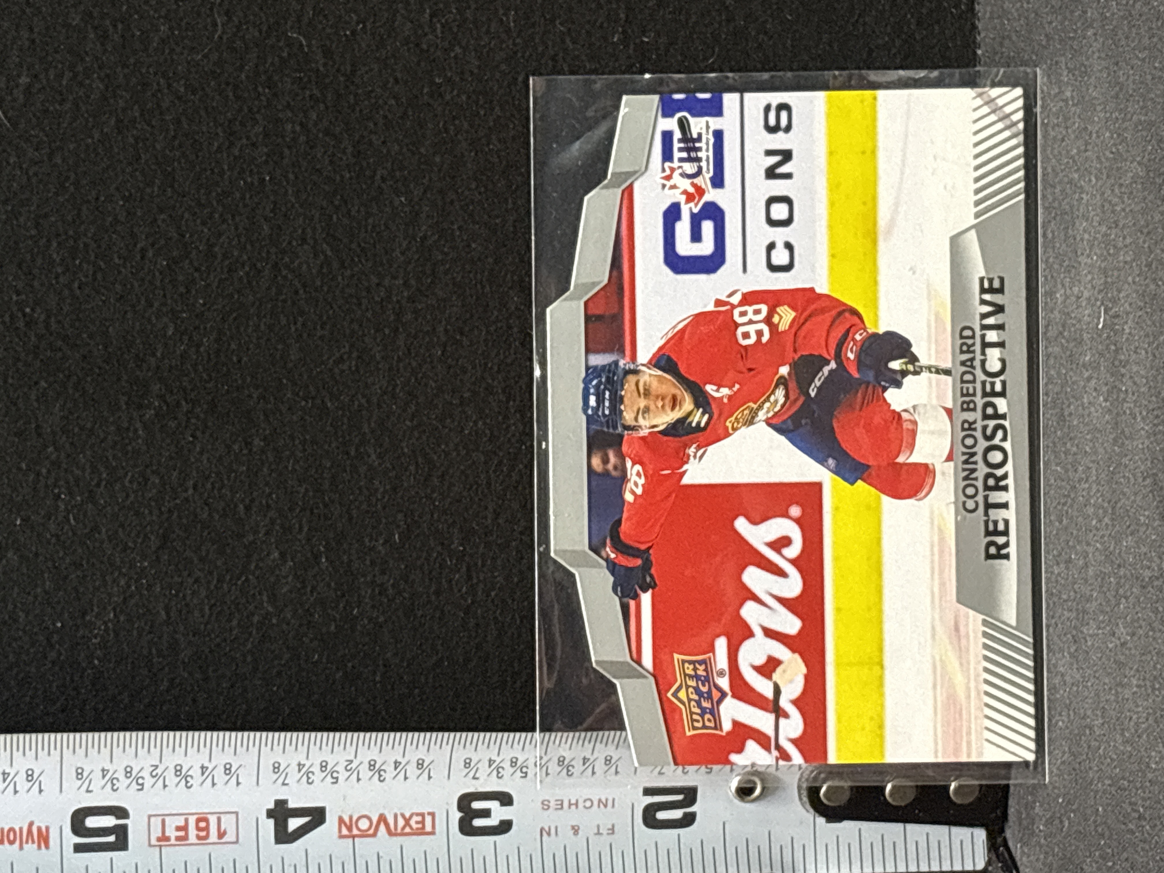 LOT 2026-644 — Carte de hockey Upper Deck de Connor Bedard, modèle « Retrospective », issue… — photo 1