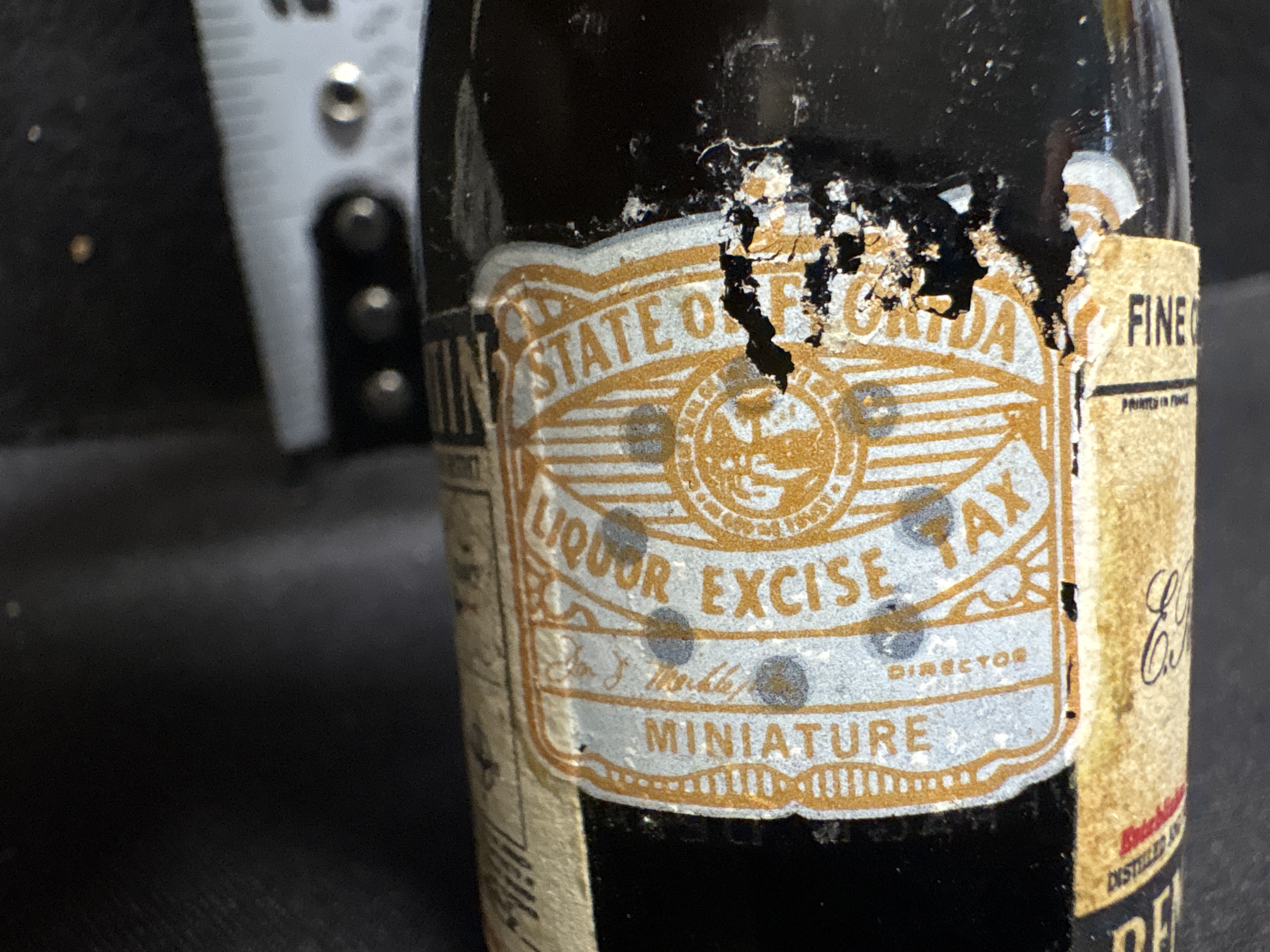 LOT 2026-655 — Bouteille miniature en verre de cognac Rémy Martin V.S.O.P — photo 4