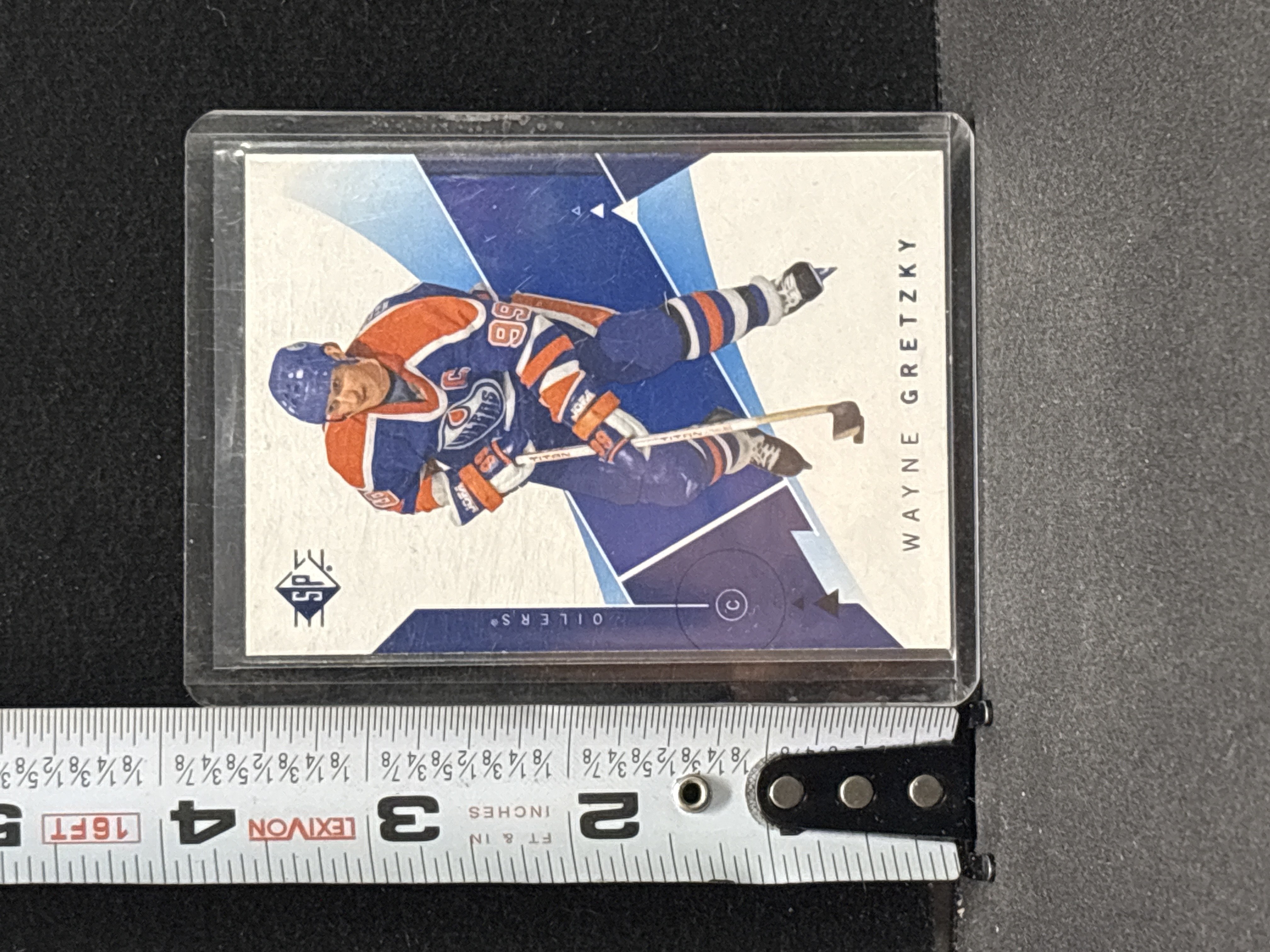 LOT 2026-663 — Carte de hockey de collection Wayne Gretzky, numéro 99, des Oilers d’Edmonton… — photo 1
