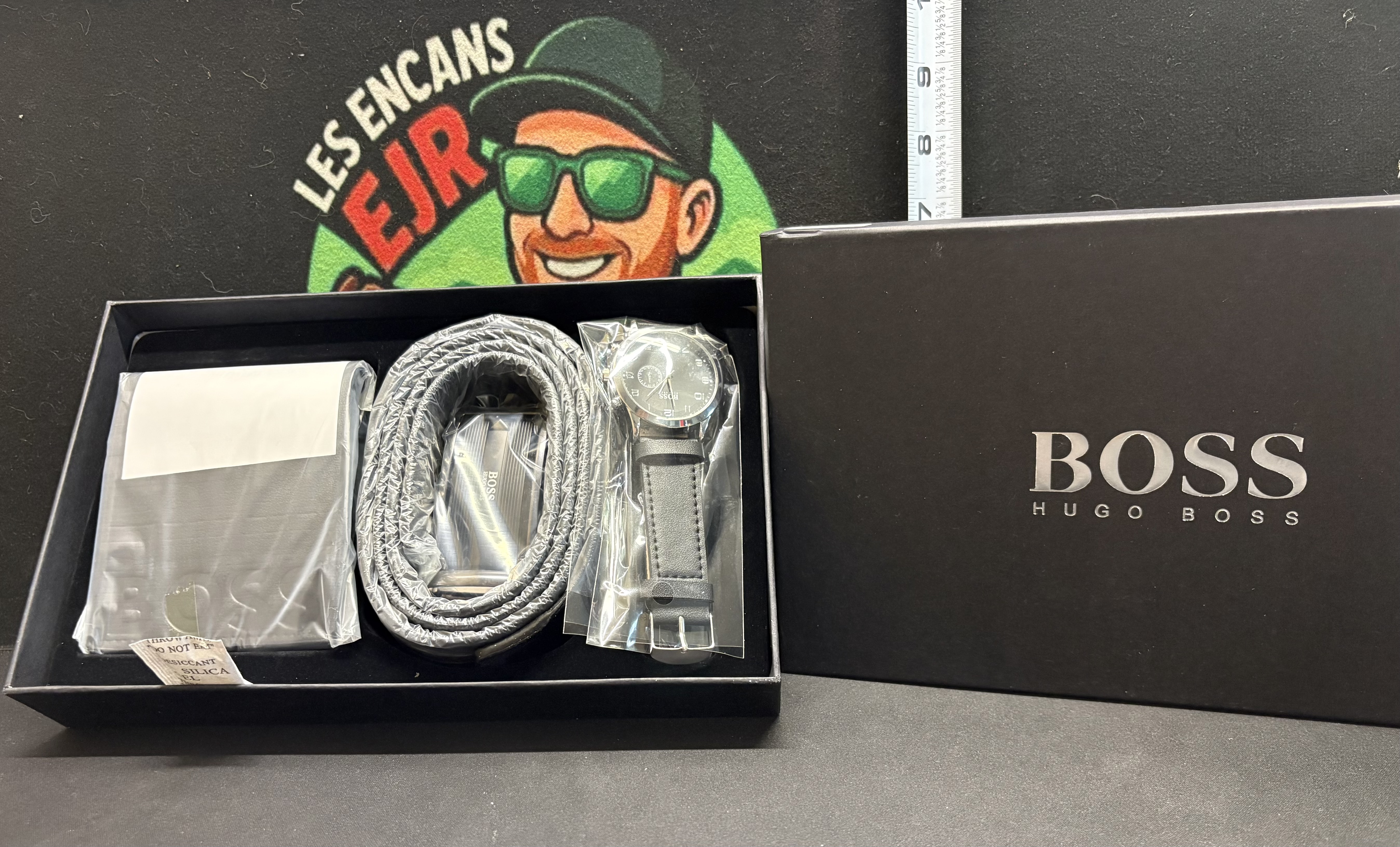 LOT 2026-069 — Coffret cadeau style Hugo Boss – Montre, ceinture et accessoires — photo 1
