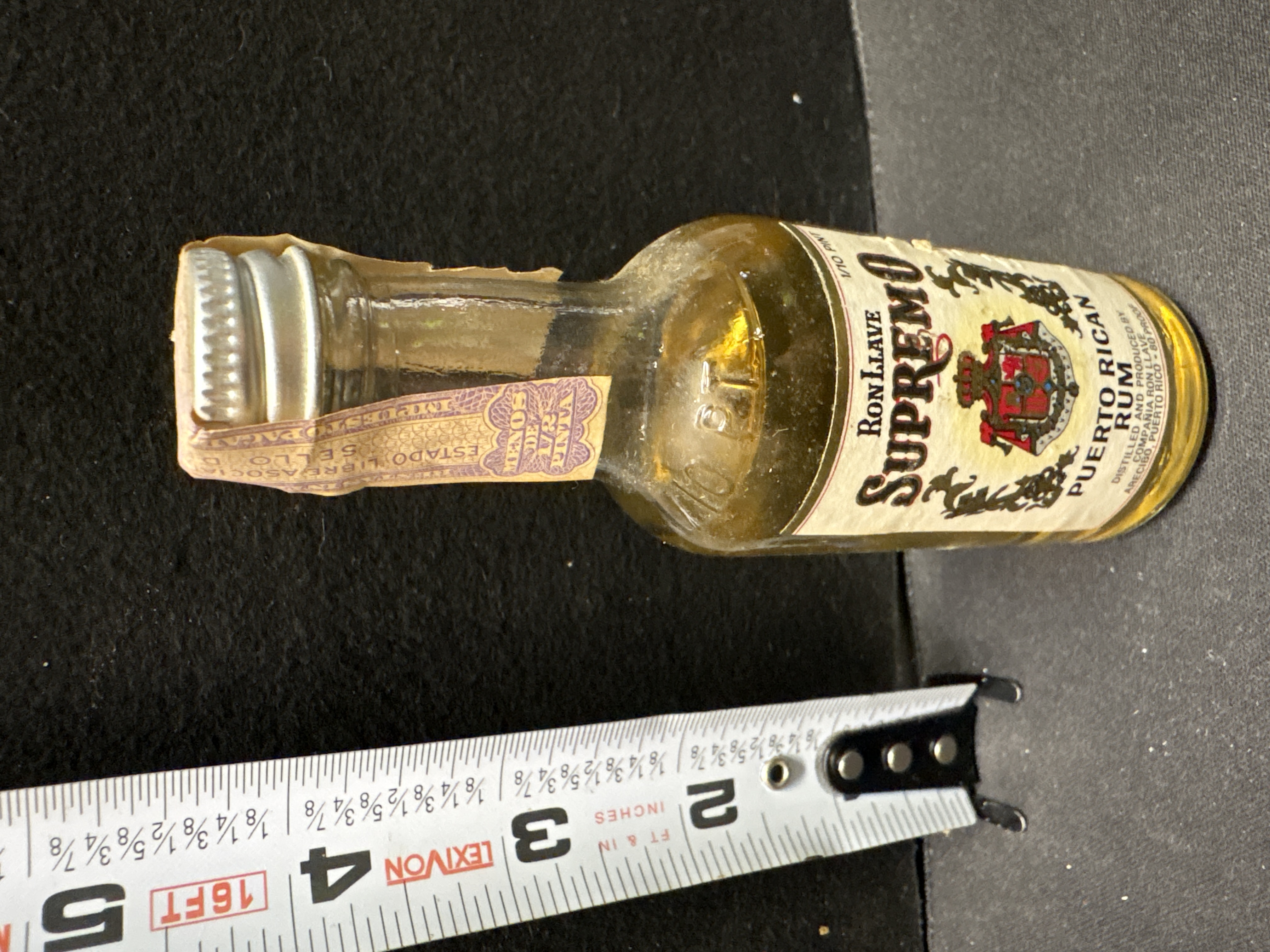 LOT 2026-676 — Bouteille miniature de rhum portoricain Ron Llave Supremo, format 1/10 pint… — photo 1