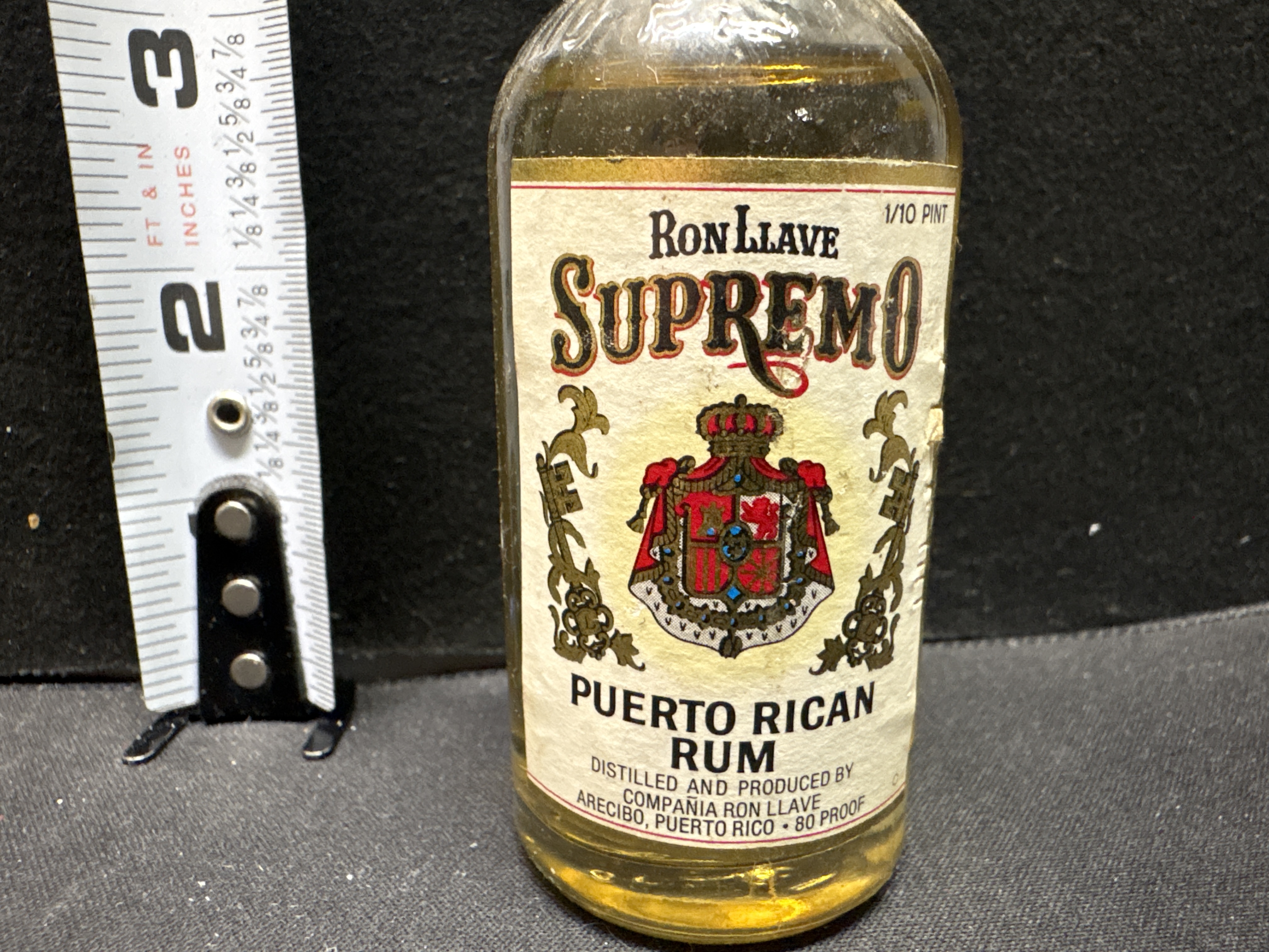 LOT 2026-676 — Bouteille miniature de rhum portoricain Ron Llave Supremo, format 1/10 pint… — photo 2