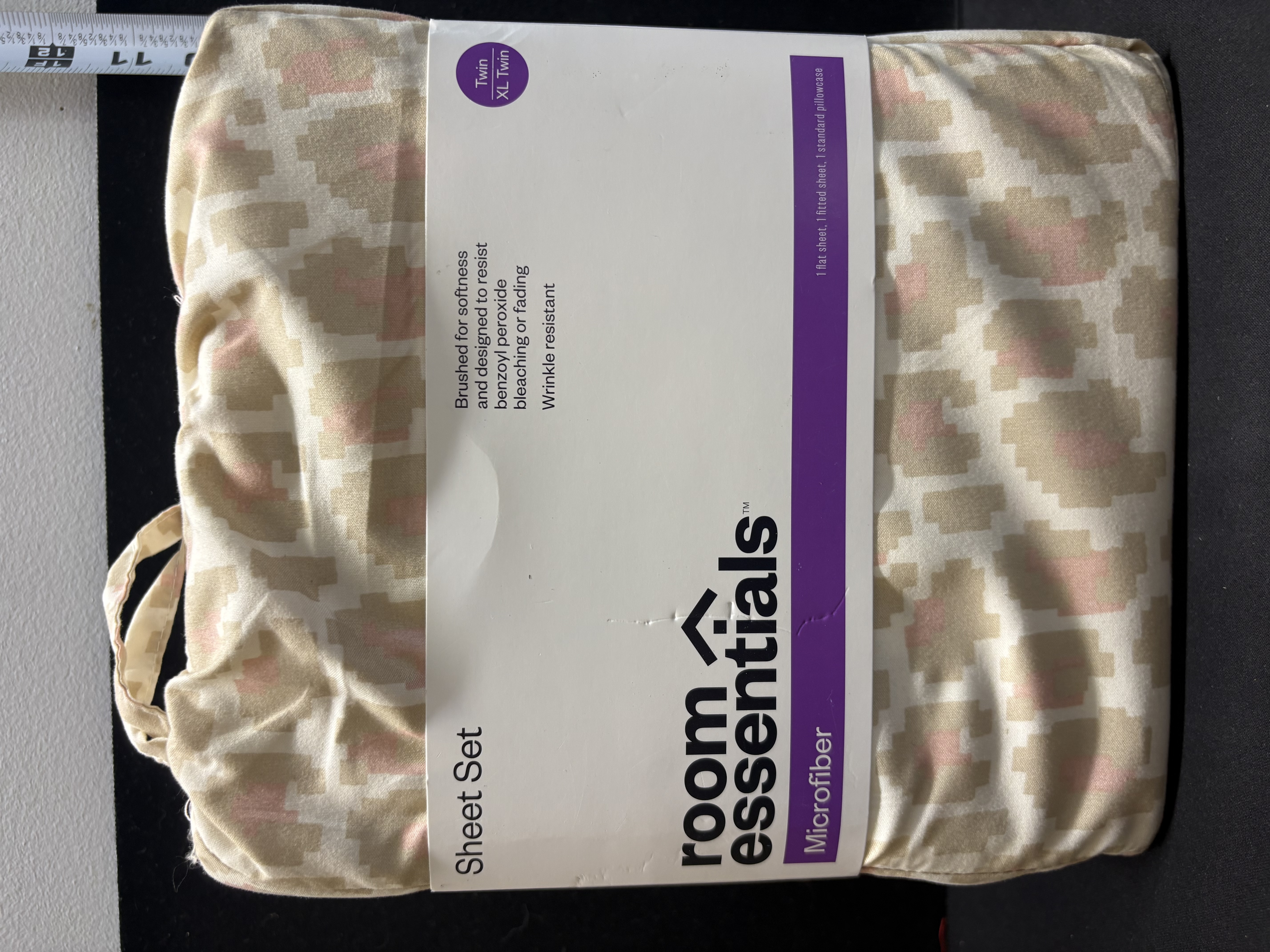 LOT 2026-070 — Ensemble de draps Room Essentials – Microfibre – Twin / Twin XL — photo 1