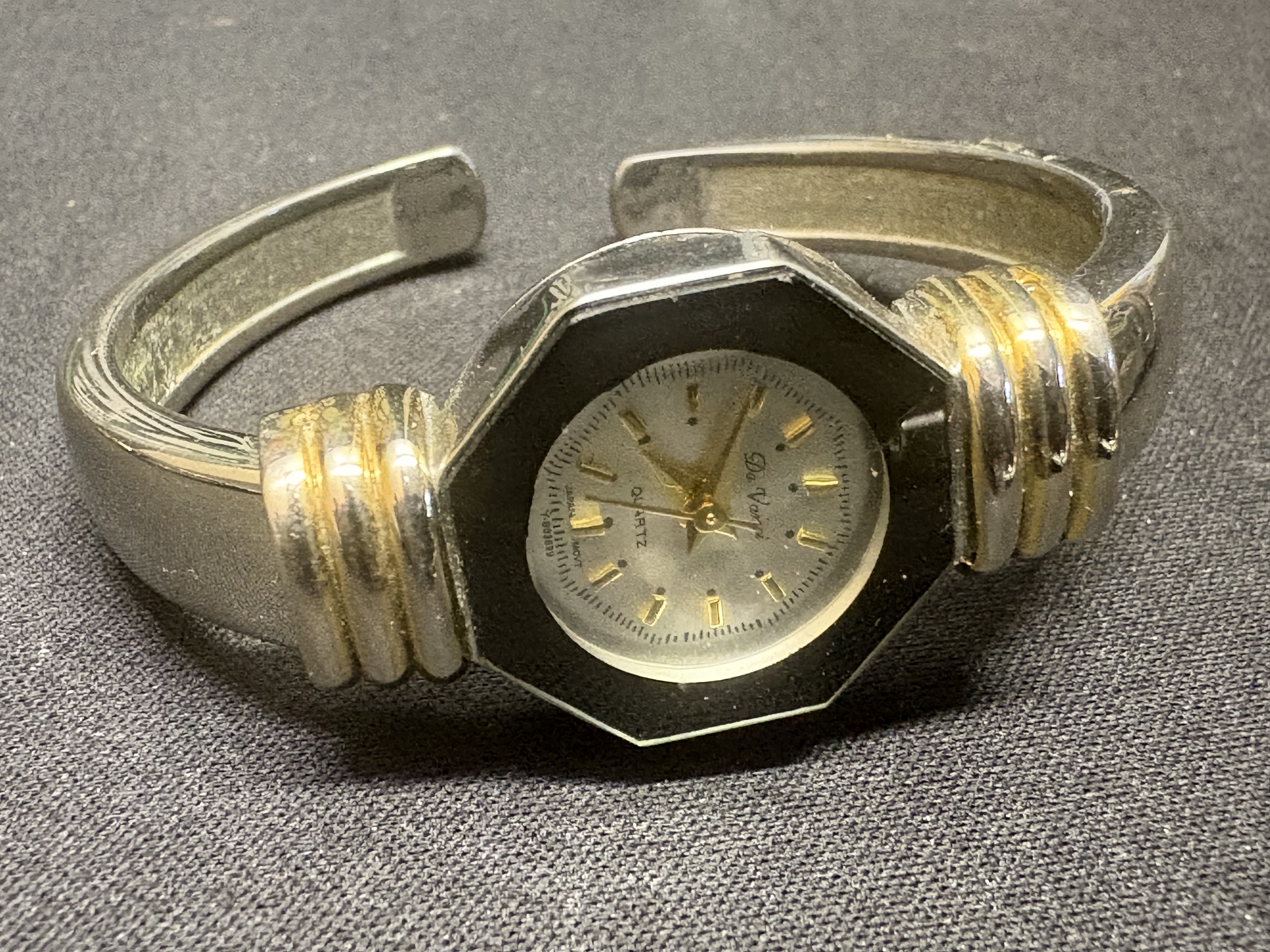 LOT 2026-679 — Ensemble de quatre montres-bracelets comprenant une montre Orient à cadran… — photo 6