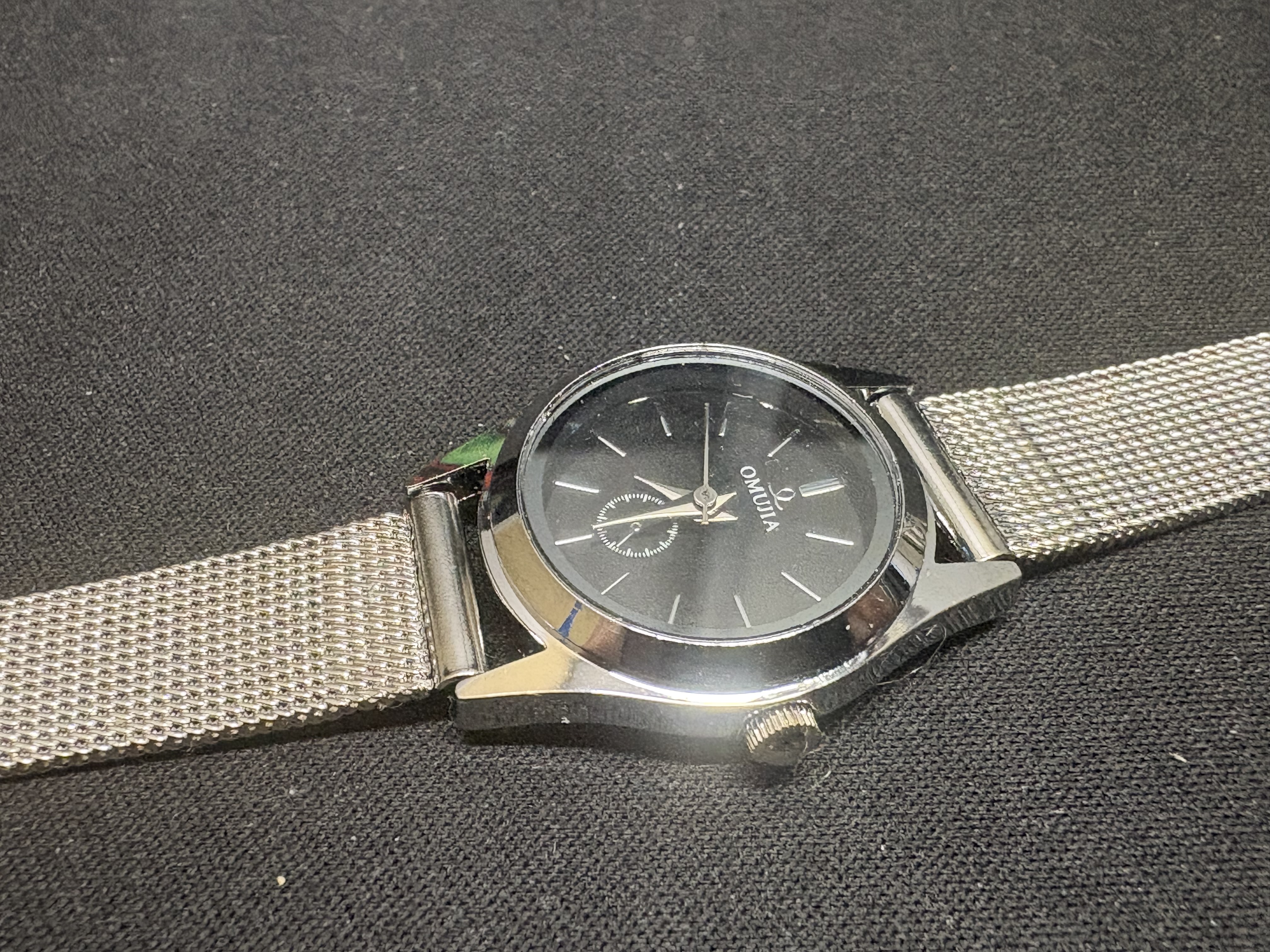 LOT 2026-679 — Ensemble de quatre montres-bracelets comprenant une montre Orient à cadran… — photo 2