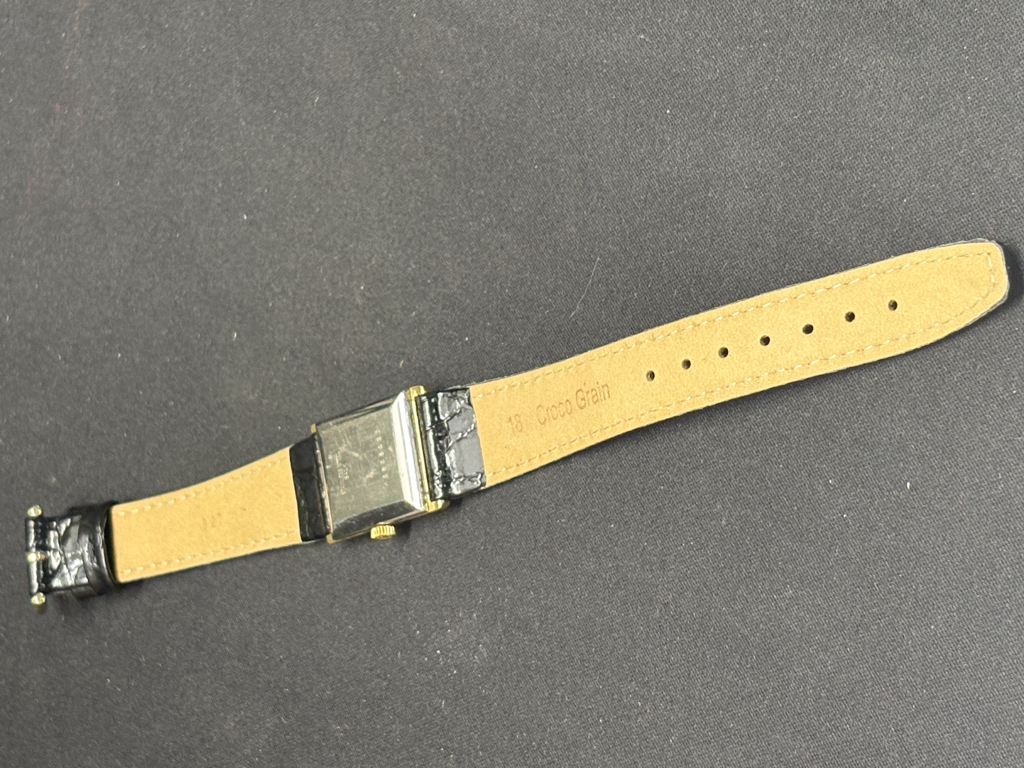 LOT 2026-679 — Ensemble de quatre montres-bracelets comprenant une montre Orient à cadran… — photo 10