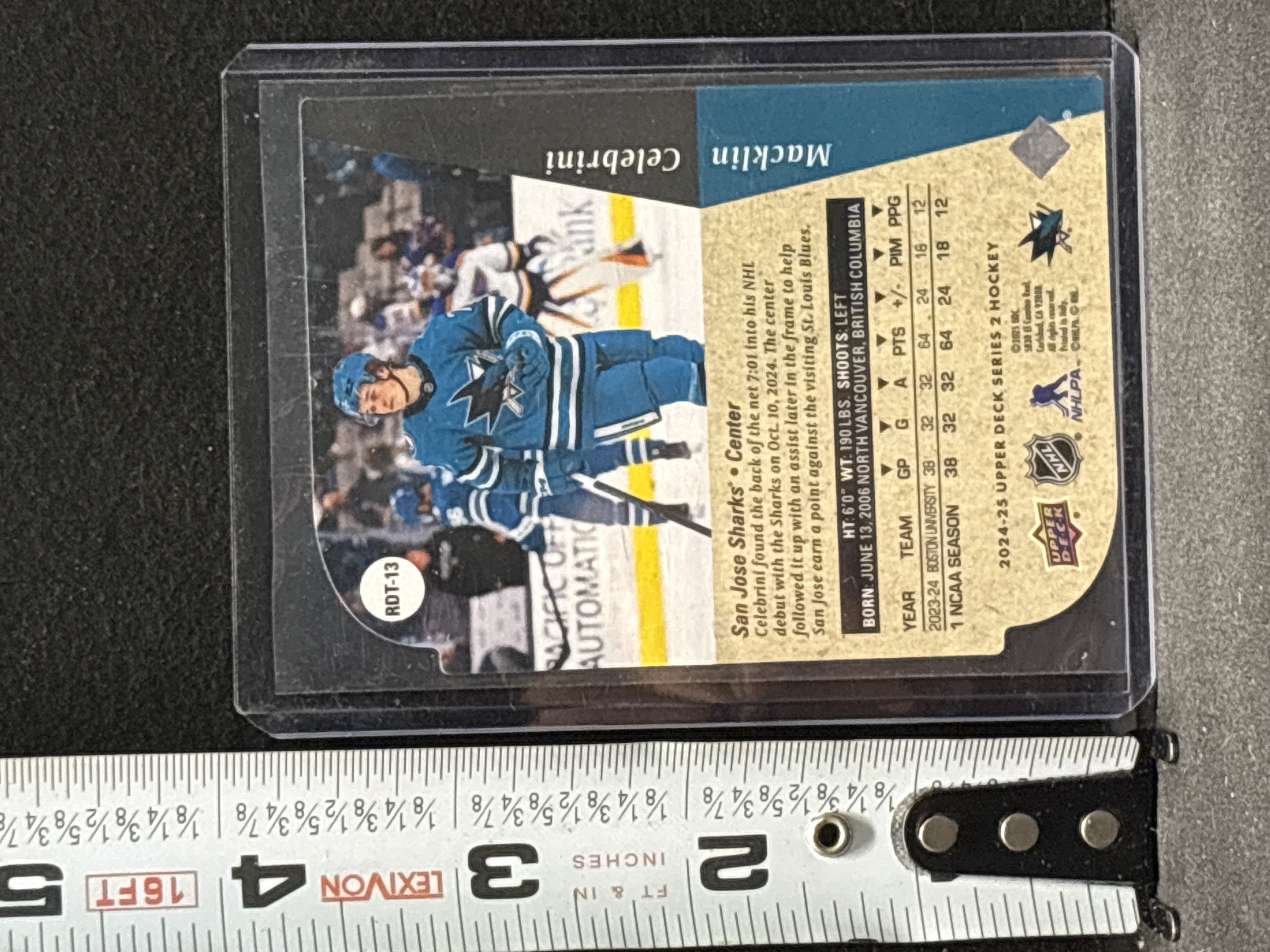 LOT 2026-687 — Carte de hockey de collection Macklin Celebrini, recrue des Sharks de San… — photo 2