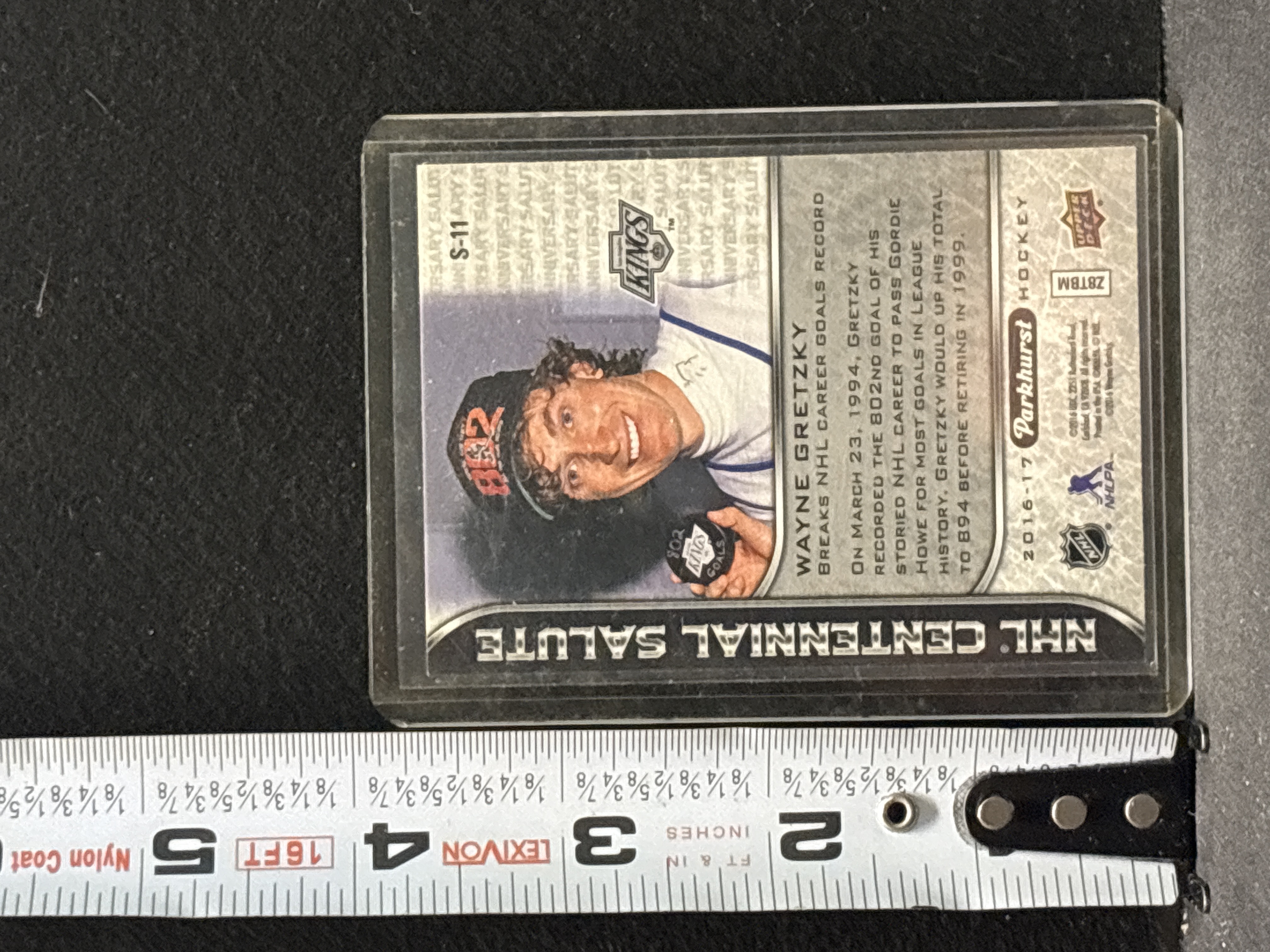 LOT 2026-689 — Carte de hockey de collection Wayne Gretzky, édition Parkhurst 2016-17, de la… — photo 2