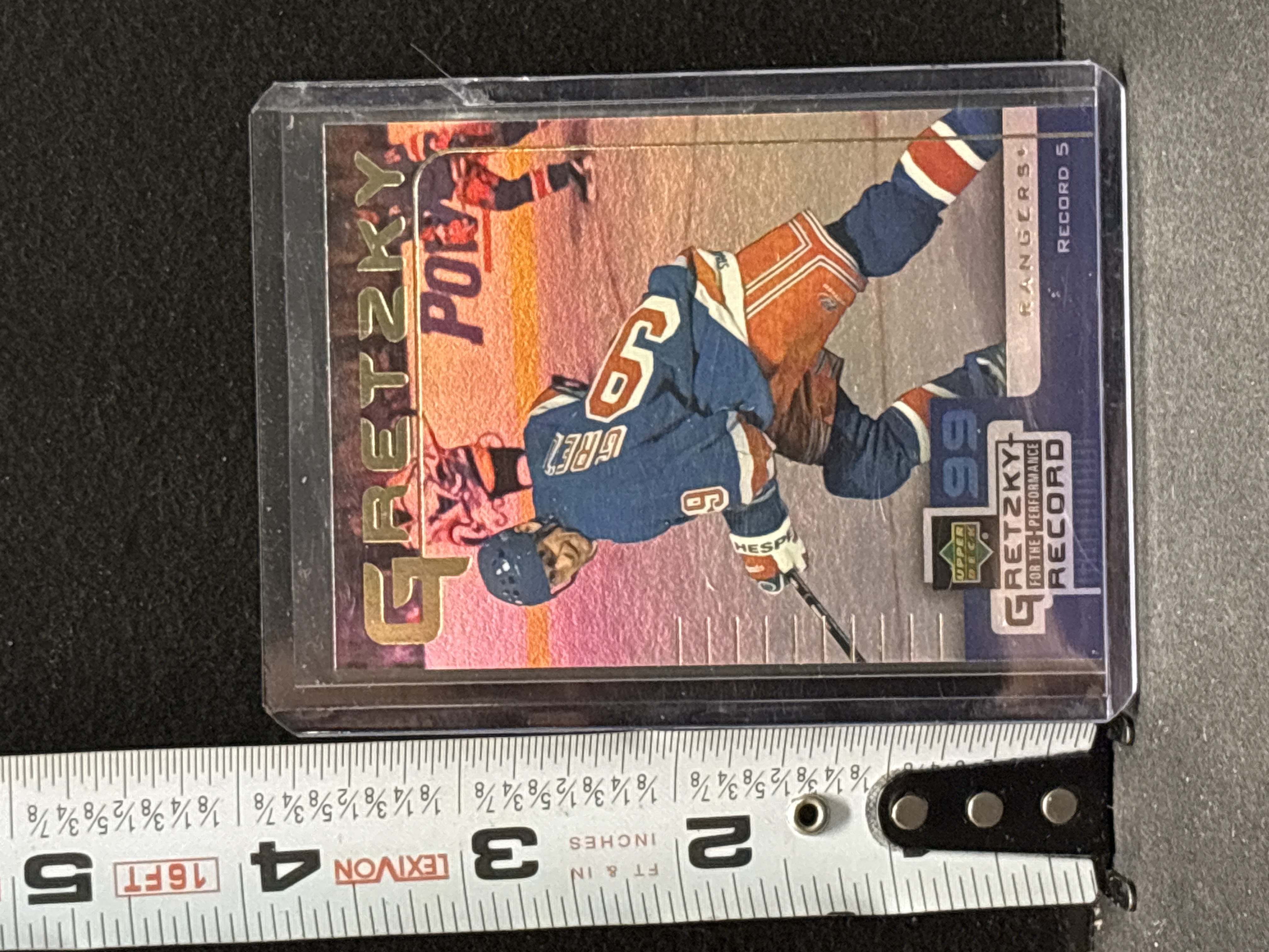 LOT 2026-690 — Carte de hockey Wayne Gretzky de la collection Upper Deck, datée de 1999… — photo 1