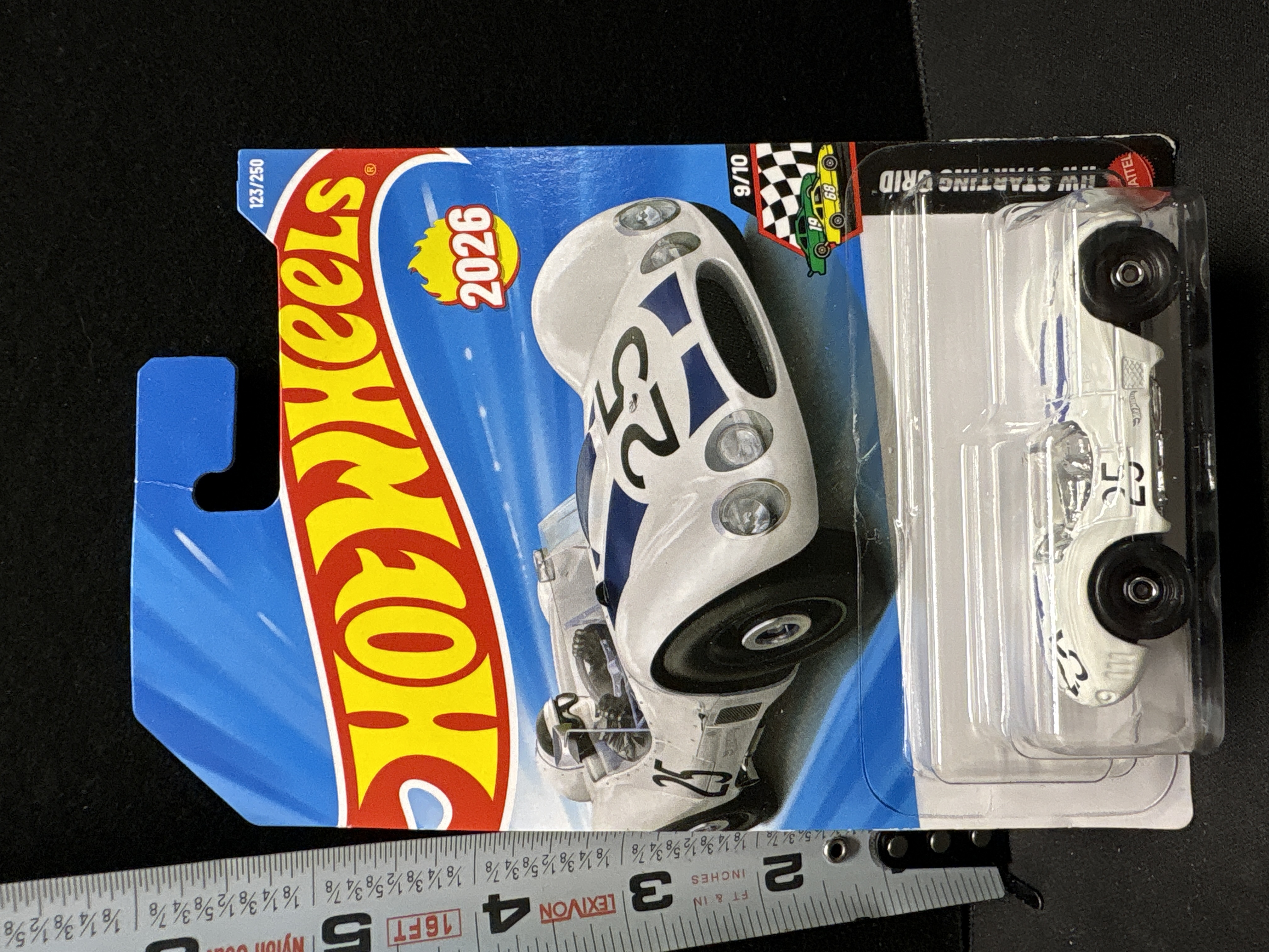 LOT 2026-693 — Voiture miniature Hot Wheels de collection, présentée dans son emballage… — photo 1