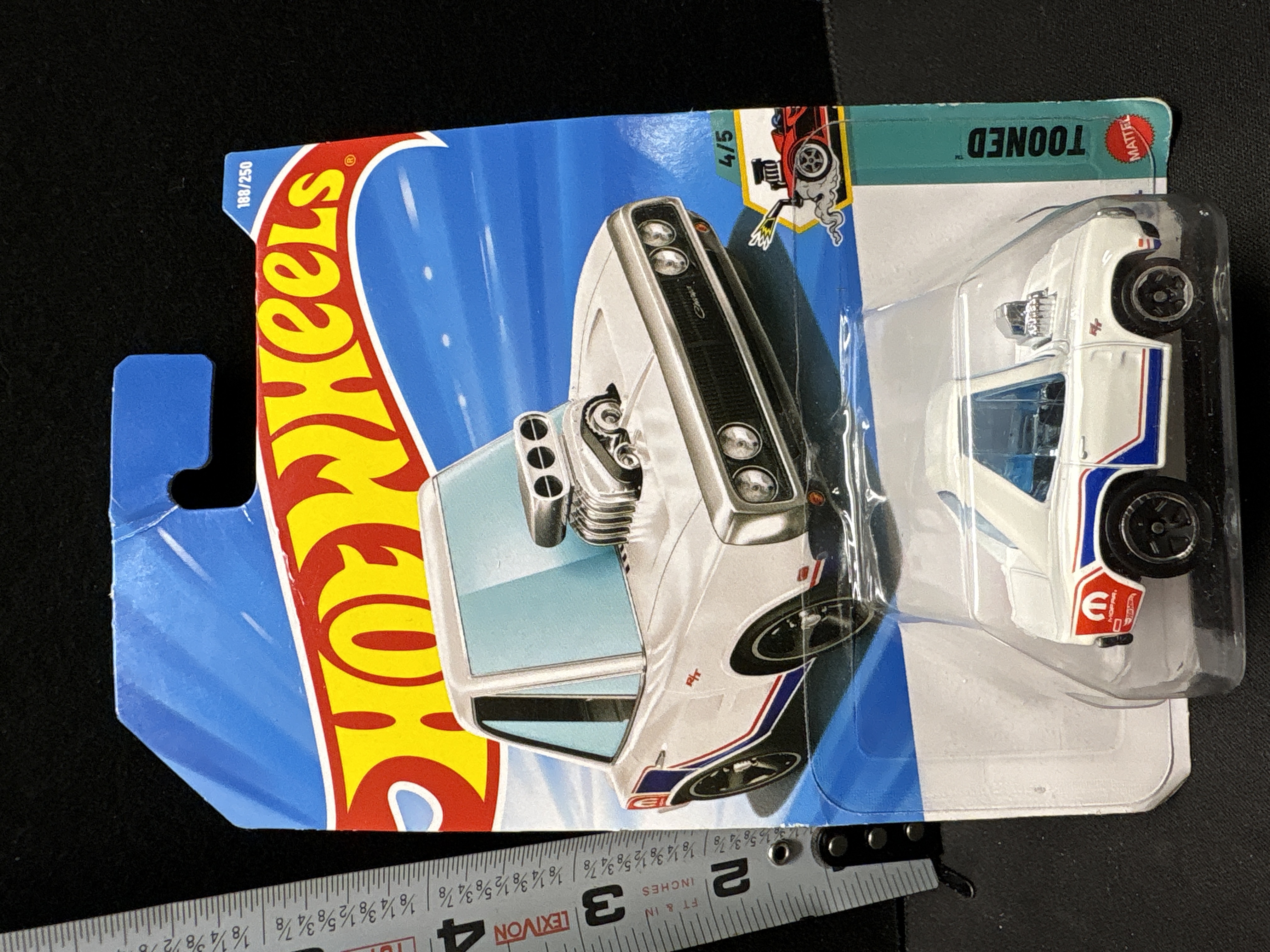 LOT 2026-694 — Petite voiture miniature Hot Wheels Mattel, présentée neuve dans son emballage… — photo 1