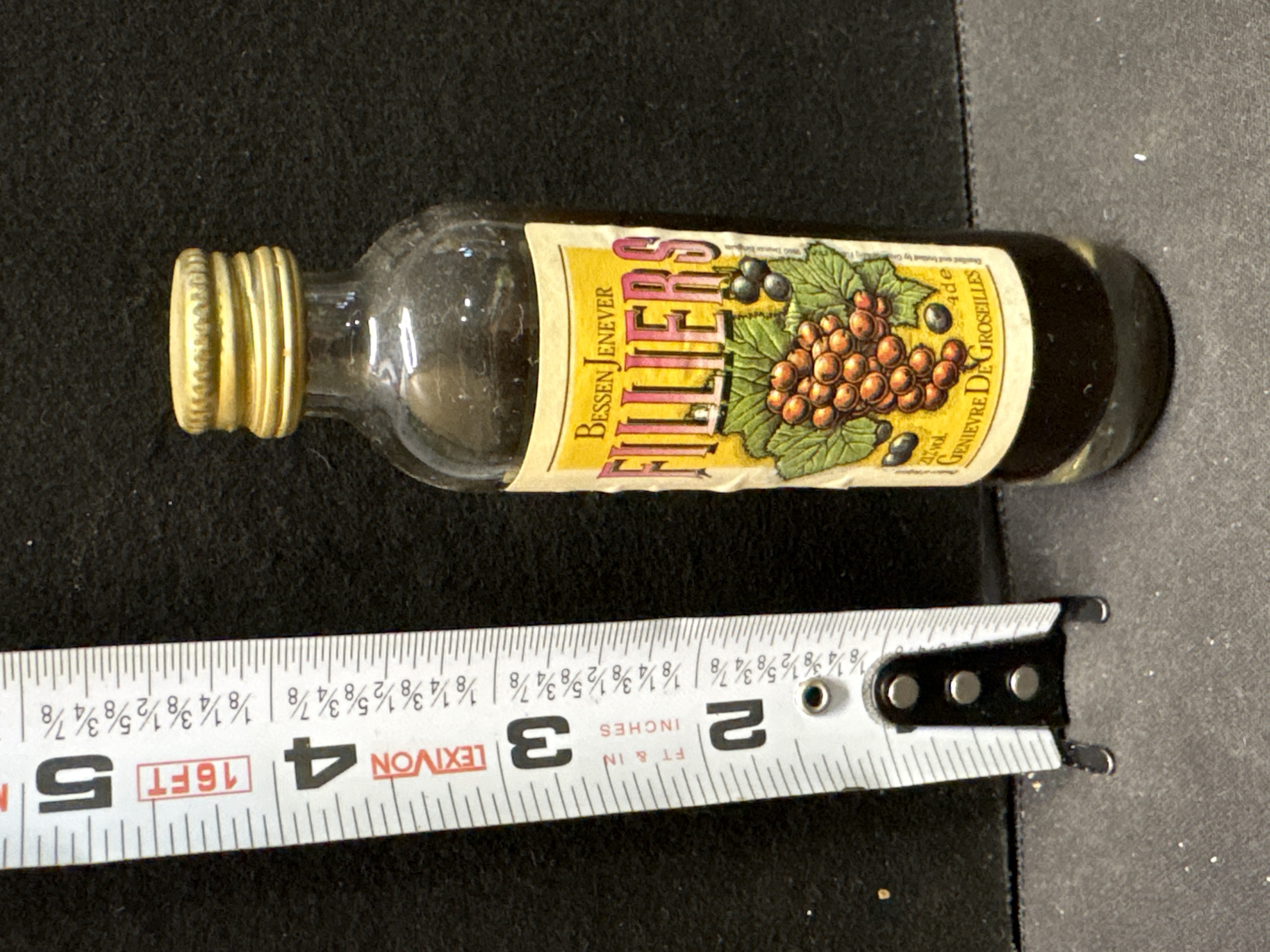 LOT 2026-703 — Bouteille miniature en verre de marque Filliers, modèle Bessen Jenever… — photo 1