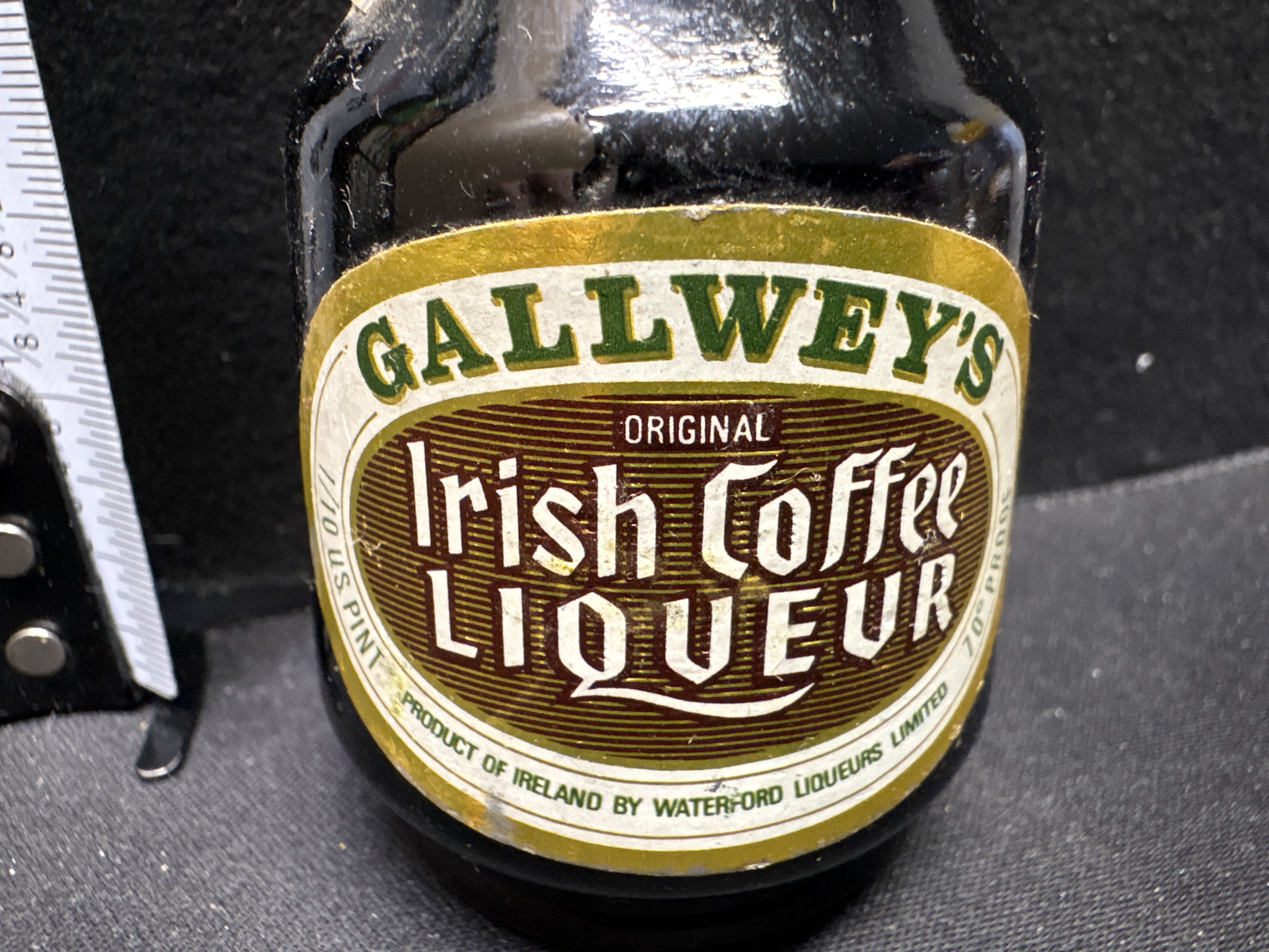 LOT 2026-704 — Bouteille miniature de liqueur **Gallwey’s Original Irish Coffee Liqueur**… — photo 2