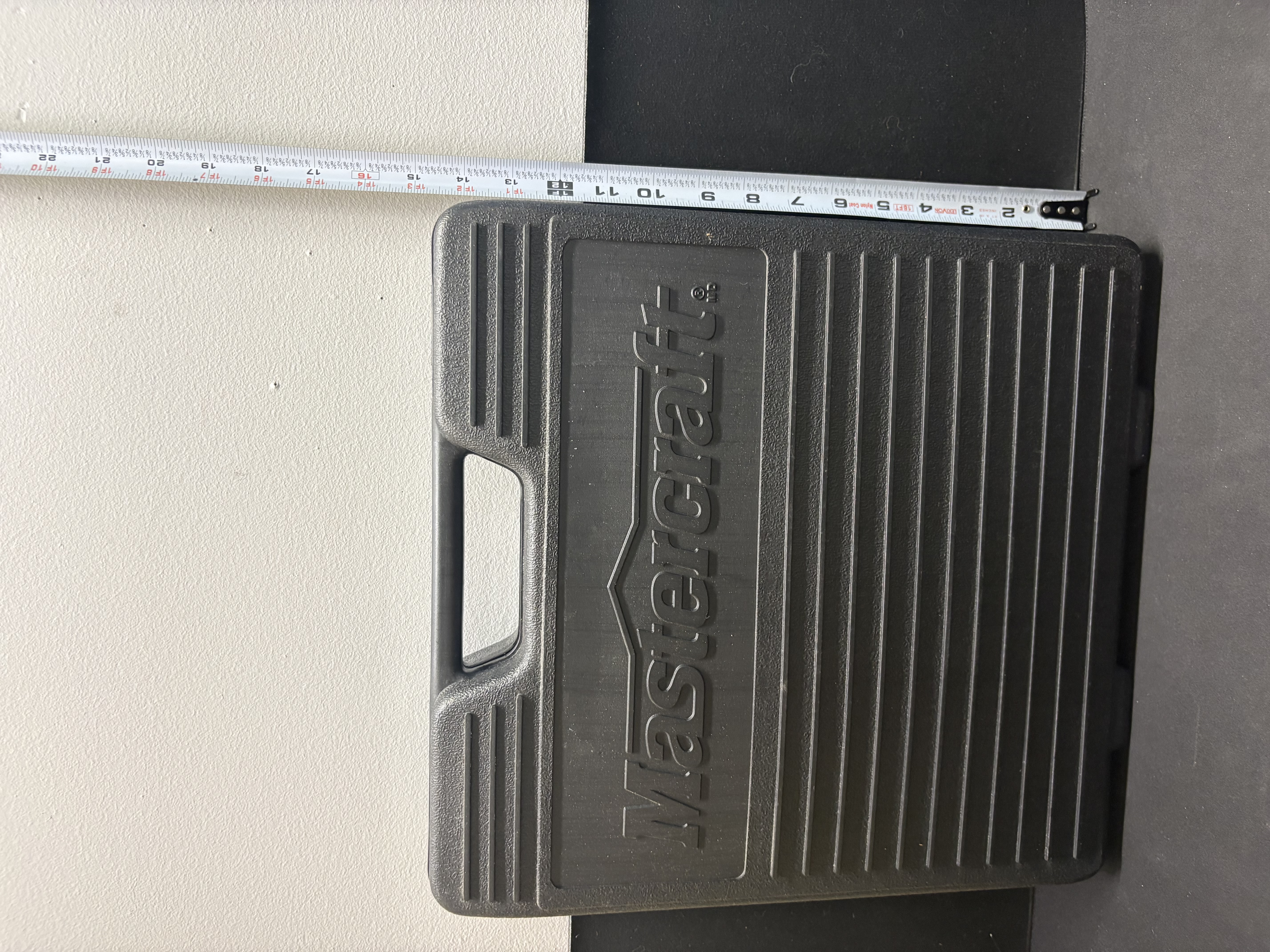 LOT 2026-073 — Agrafeuse / cloueuse électrique Mastercraft – Avec coffret — photo 2