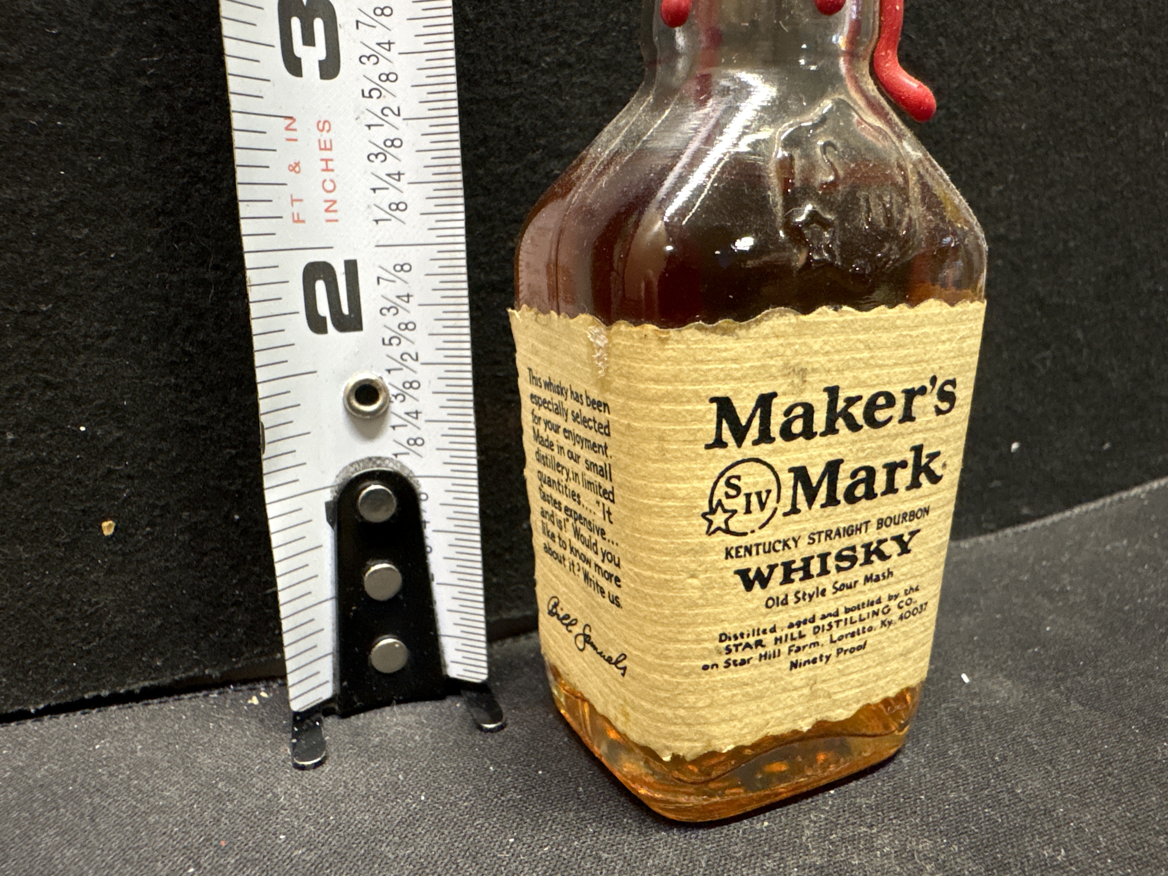 LOT 2026-708 — Petite bouteille en verre Maker’s Mark, modèle Kentucky Straight Bourbon… — photo 2