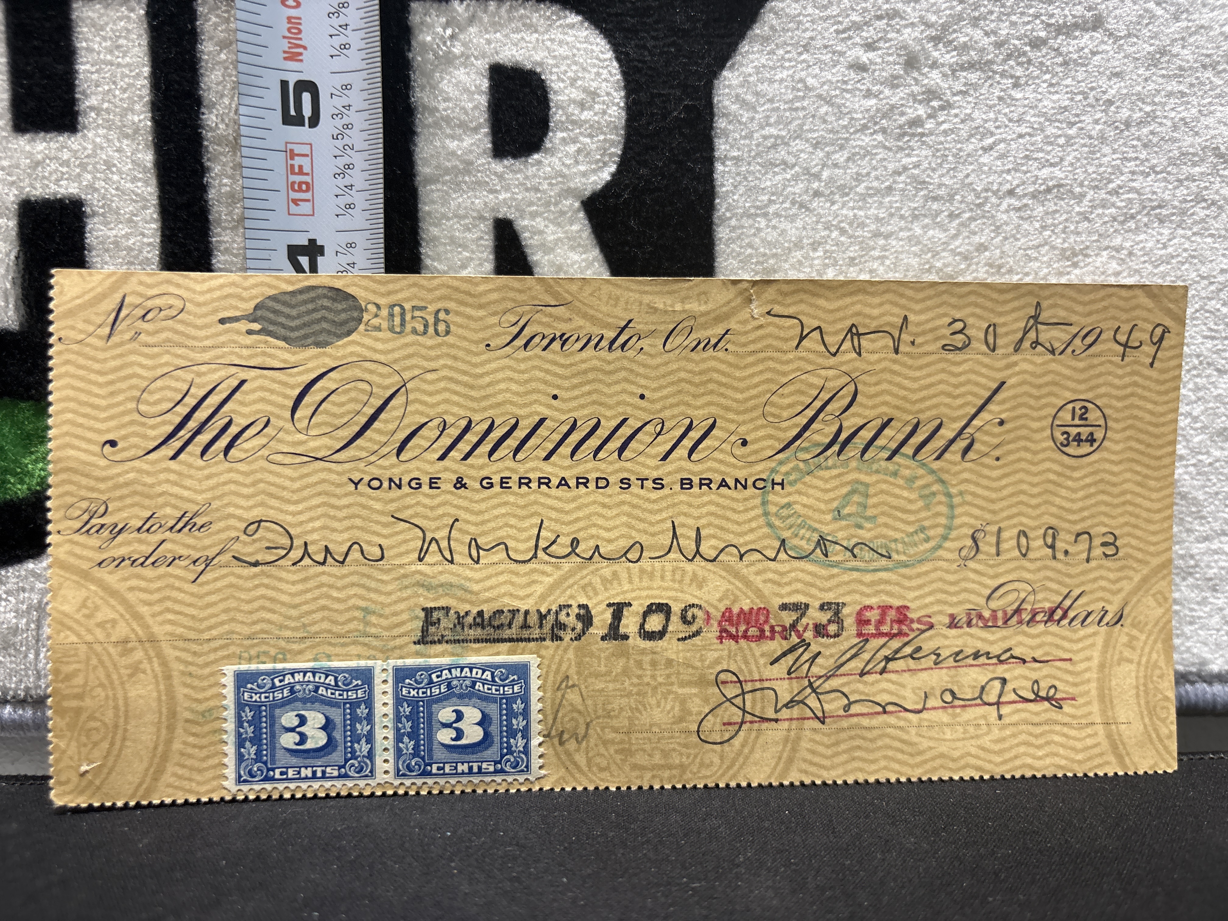 LOT 2026-710 — Document bancaire historique composé d’un chèque de **The Dominion Bank**… — photo 1