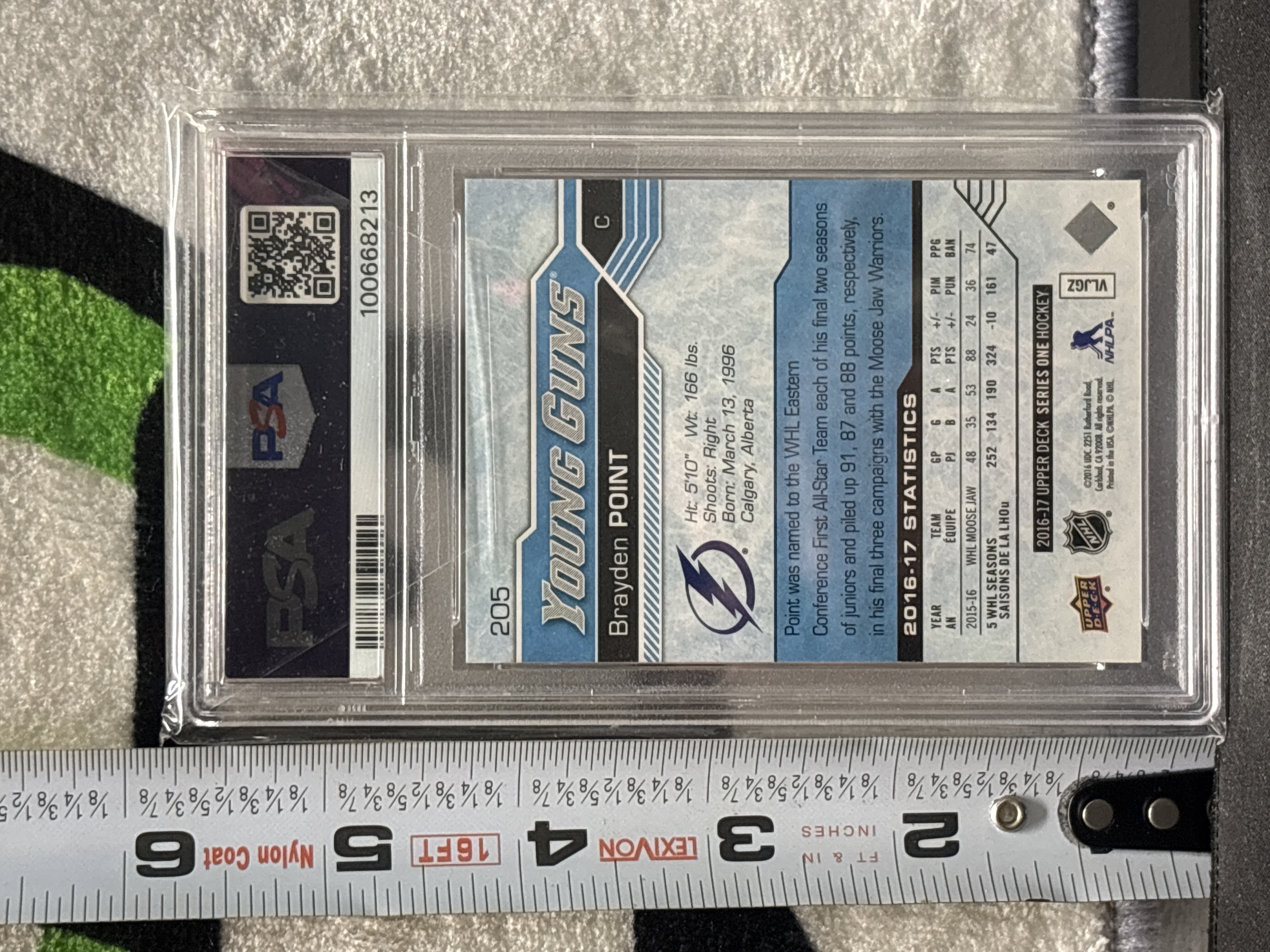 LOT 2026-724 — Carte de hockey 2016 Upper Deck Series One, Young Guns no 205, représentant… — photo 2
