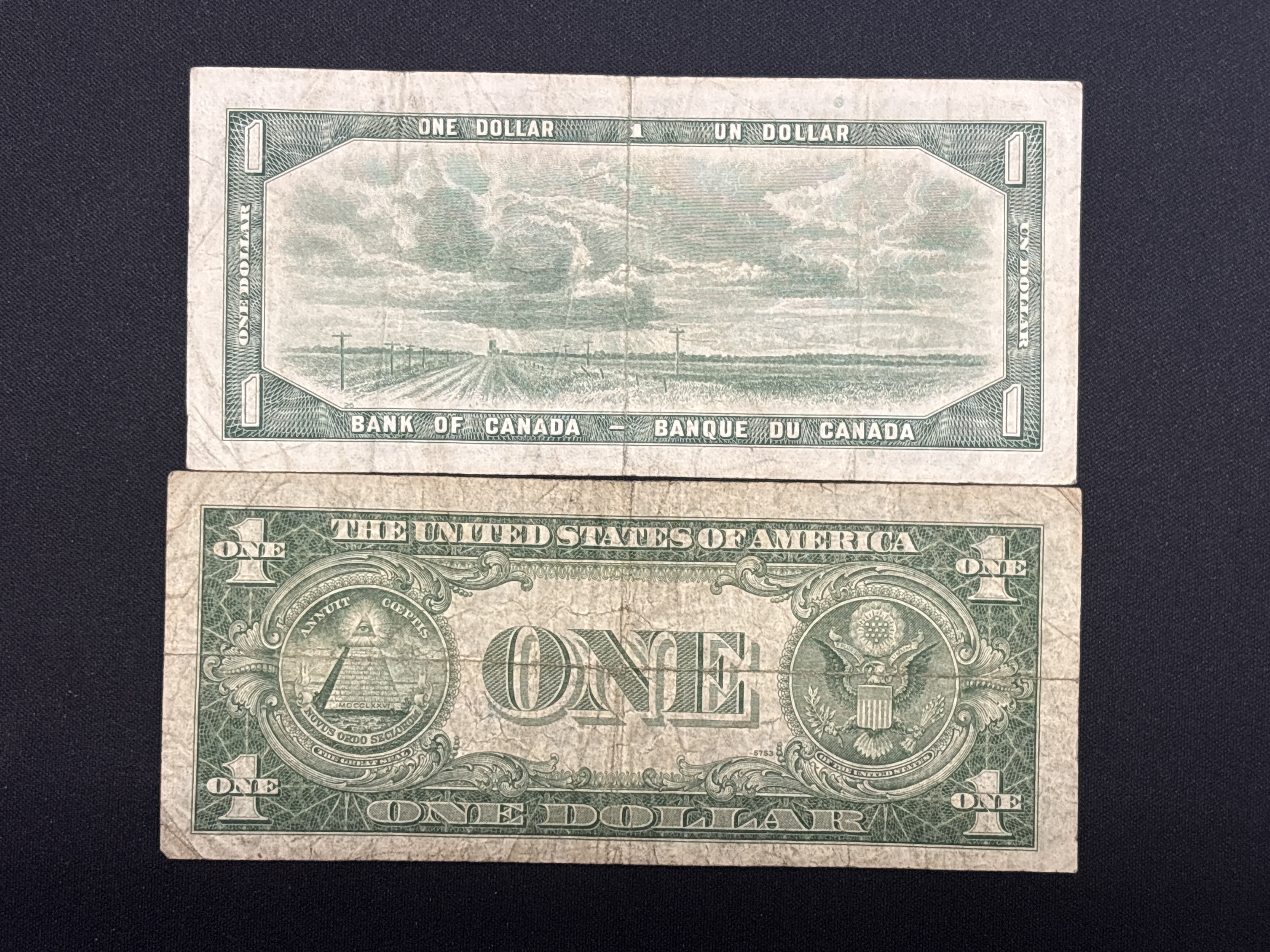 LOT 2026-725 — Lot de 2 billets de banque de collection de 1 dollar : un billet canadien de… — photo 2