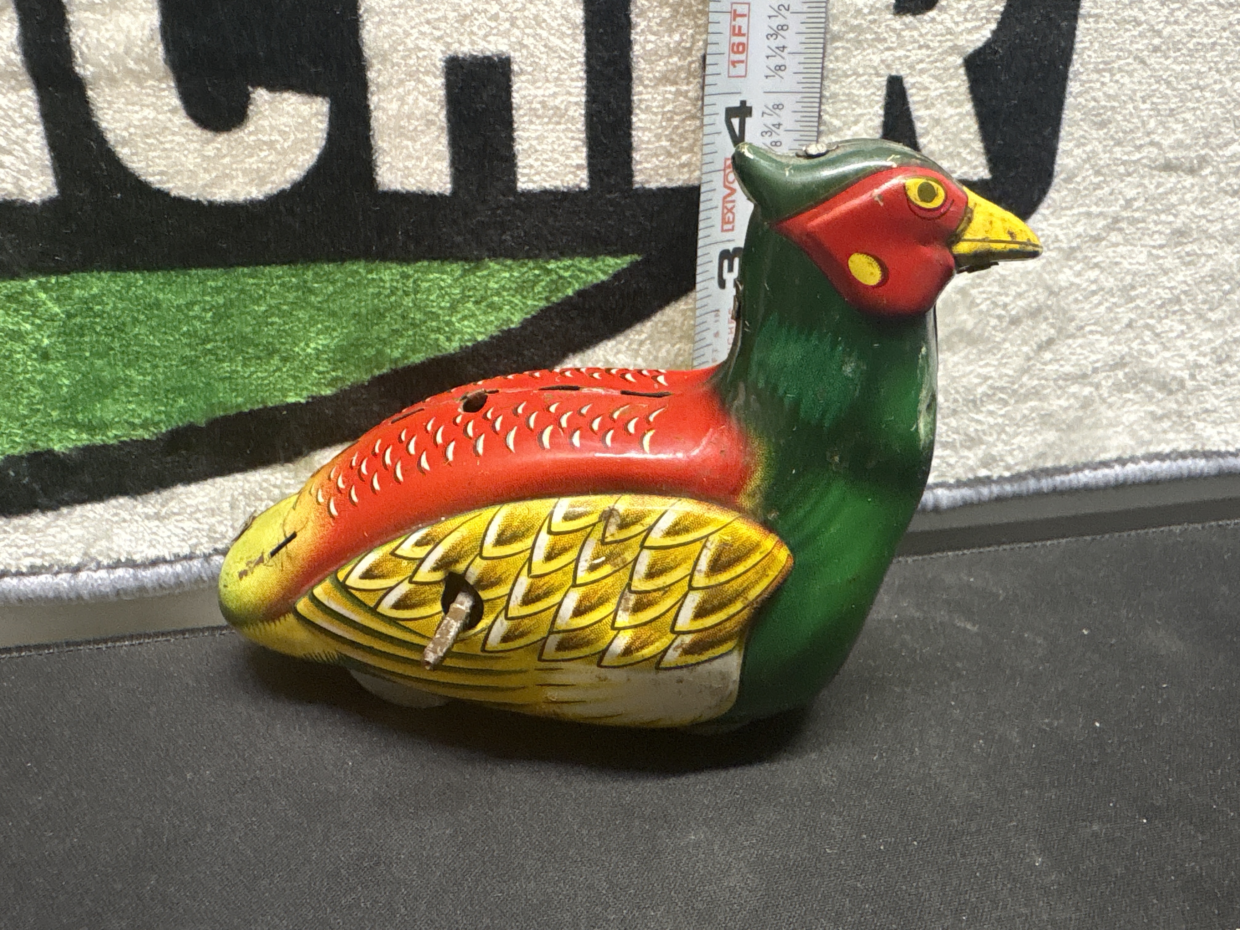 LOT 2026-730 — Joli jouet mécanique en métal lithographié représentant un oiseau aux couleurs… — photo 1