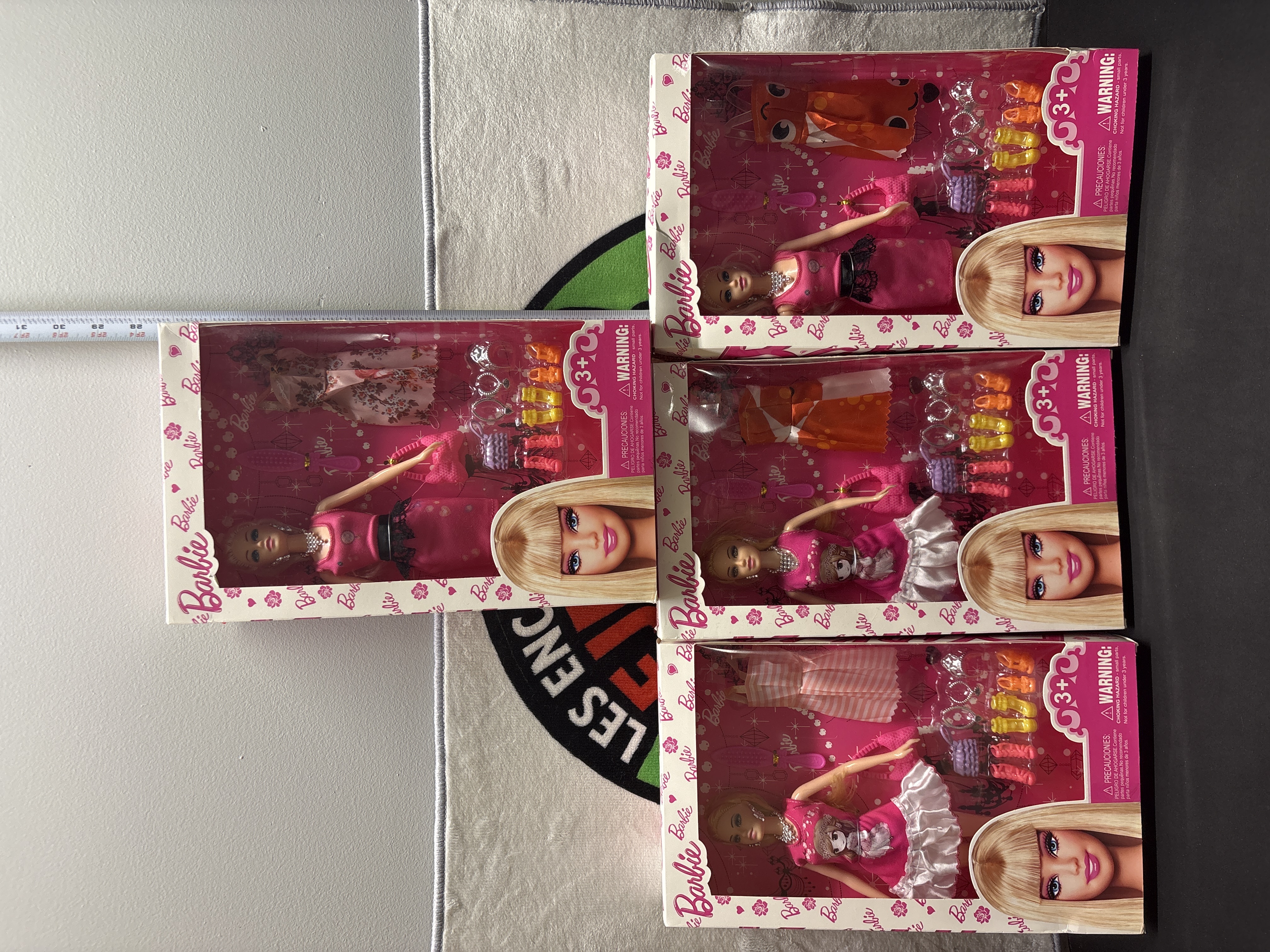 LOT 2026-734 — Ensemble de 4 poupées Barbie présentées dans leur boîte d’origine, chacune… — photo 1